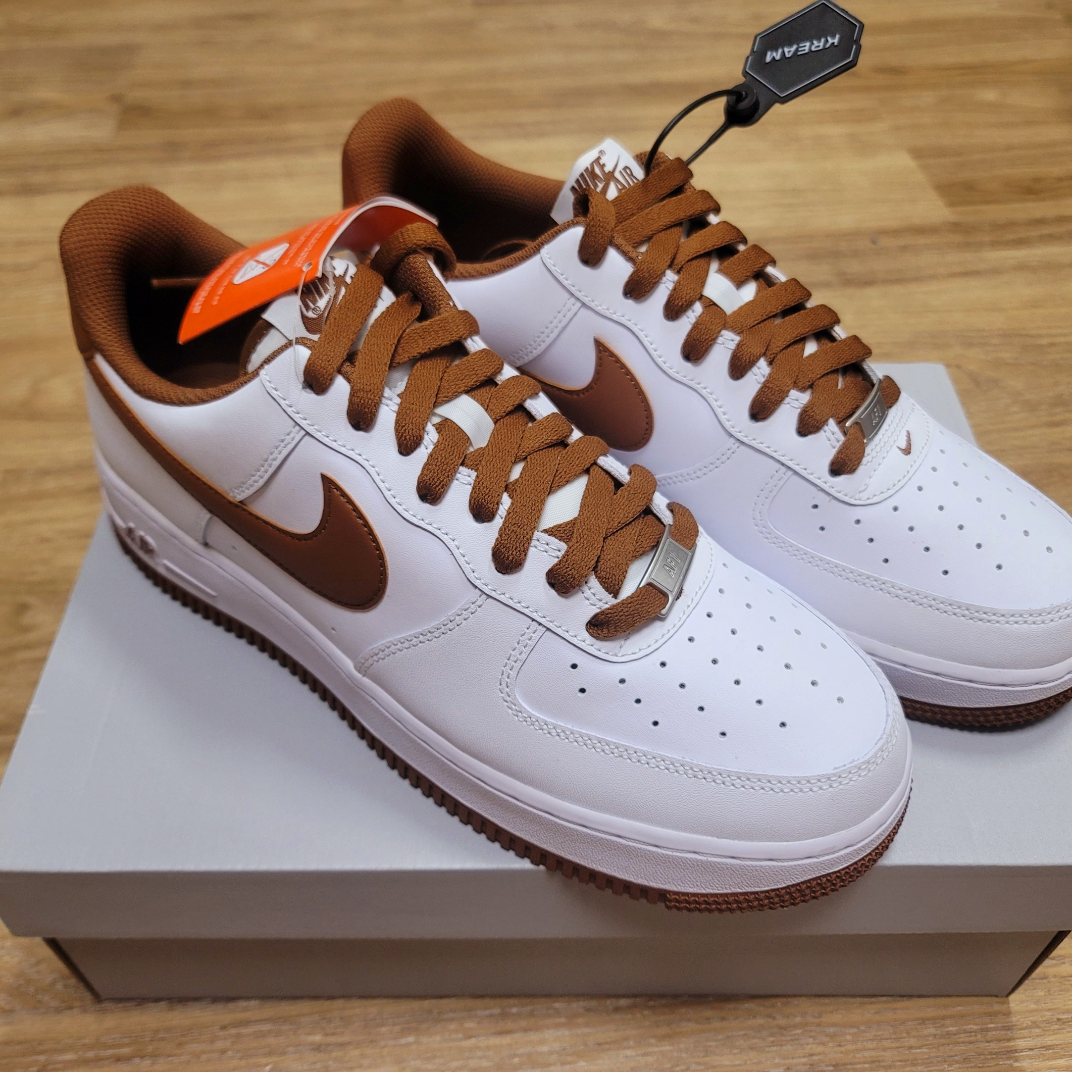 Nike Air Force 1 '07 Pecan 착용 스타일