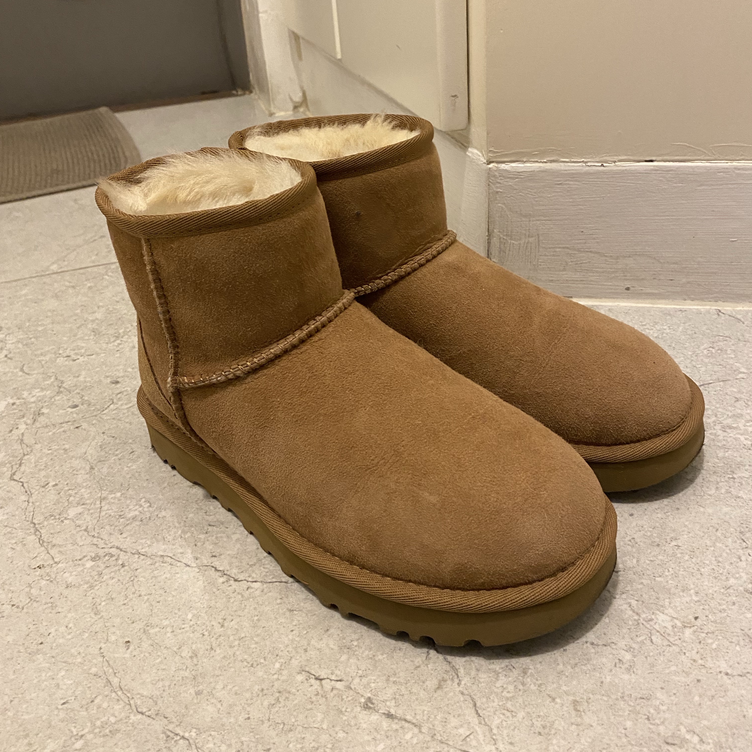 (W) UGG Classic Mini II Boots Chestnut 착용 스타일 - 1