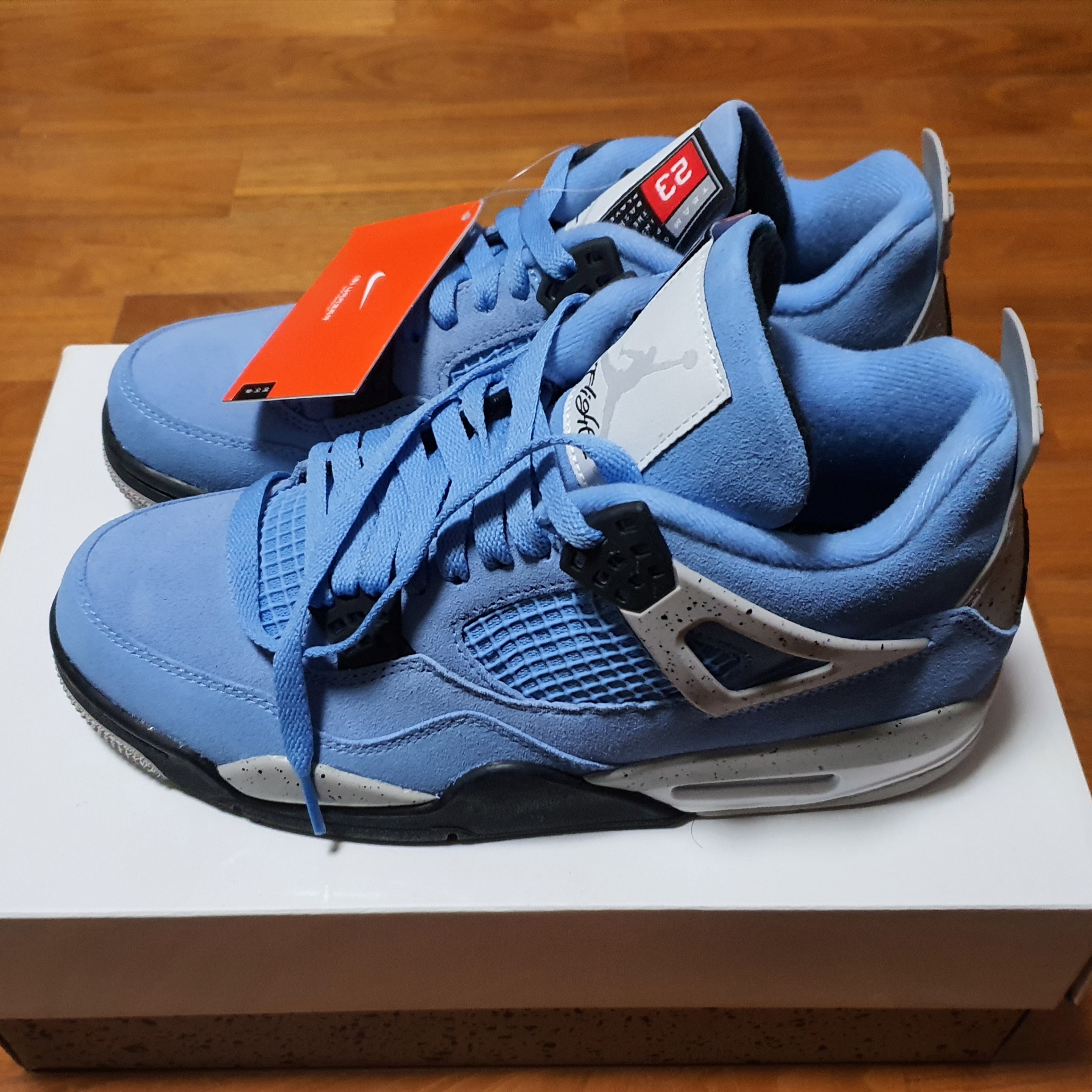Jordan 4 Retro University Blue 착용 스타일