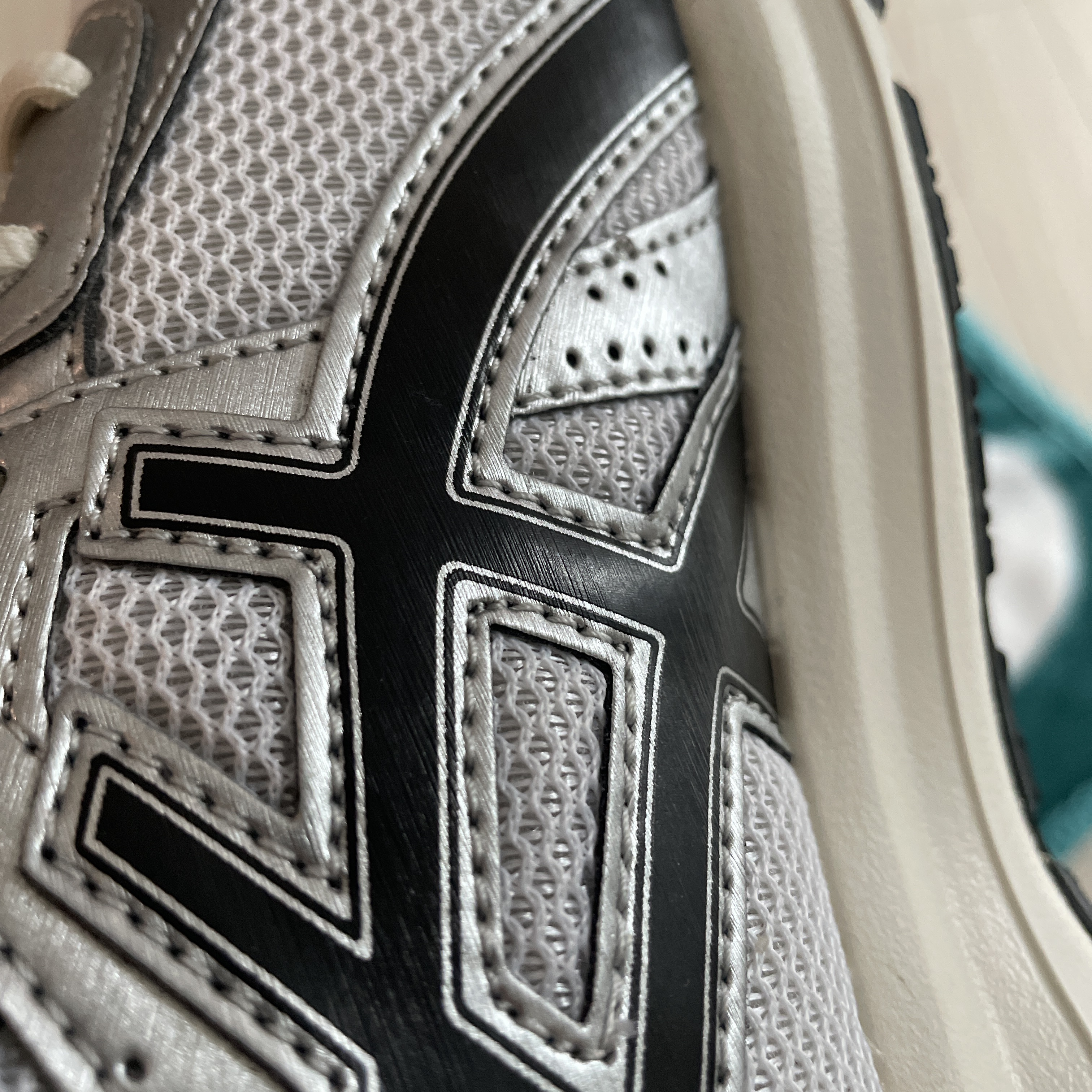 Asics Jog 100 S White Black - 2E Wide 착용 스타일