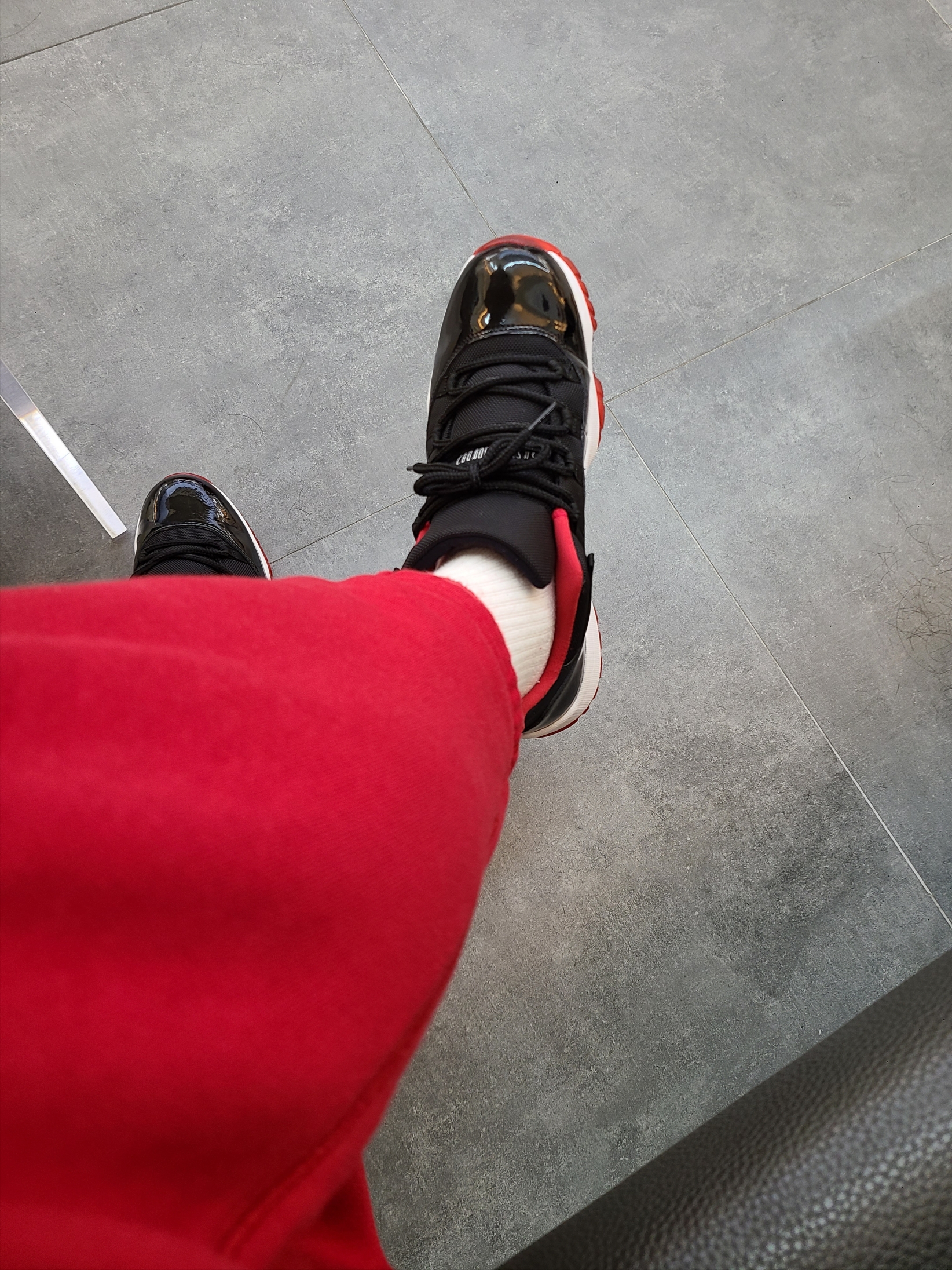 Nike NRG Solo Swoosh Fleece Pants Gym Red - US/EU, Jordan 11 Retro Low Bred 착용 스타일 - 2