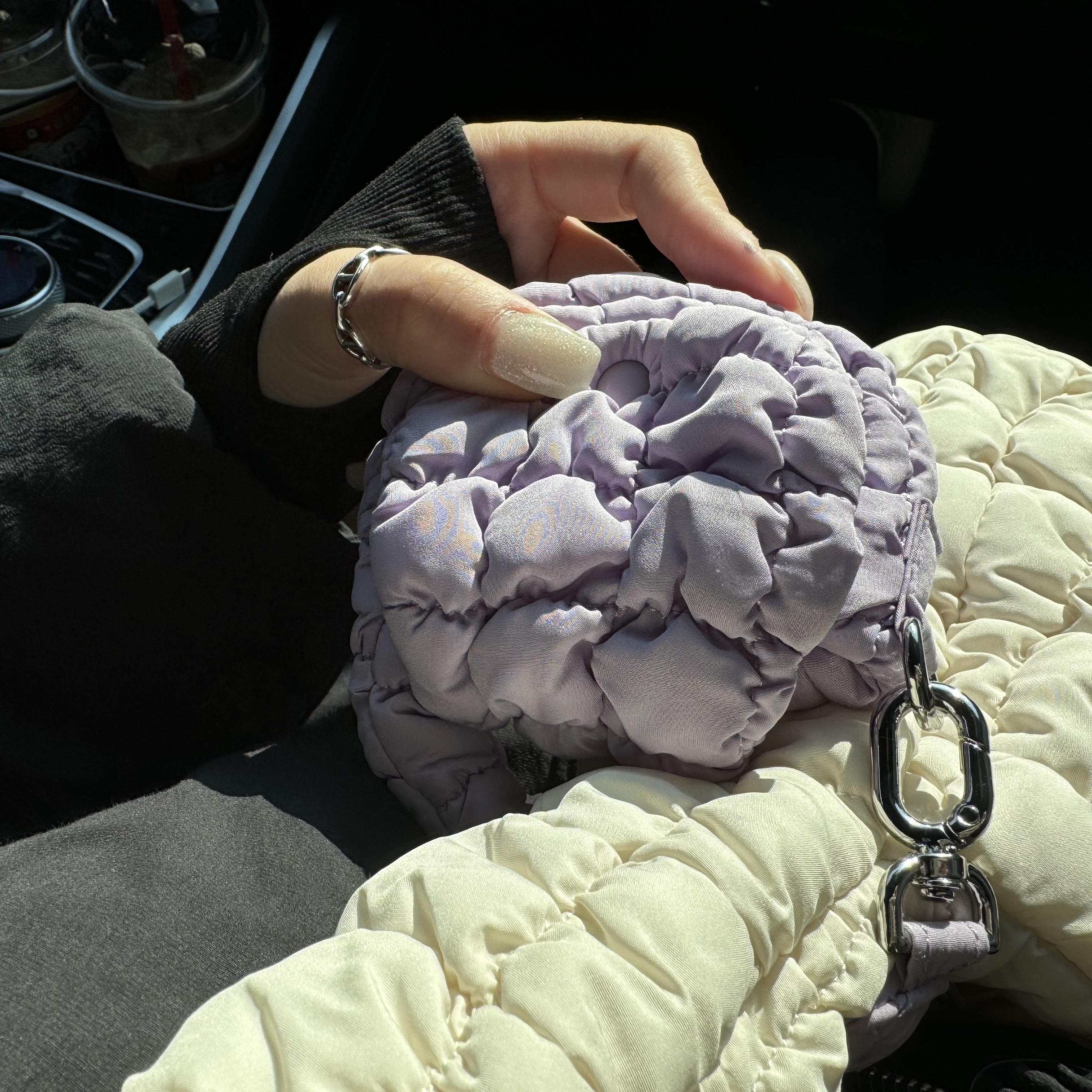 COS Quilted Nano Bag Purple, COS Quilted Messenger Bag Beige 착용 스타일 - 1