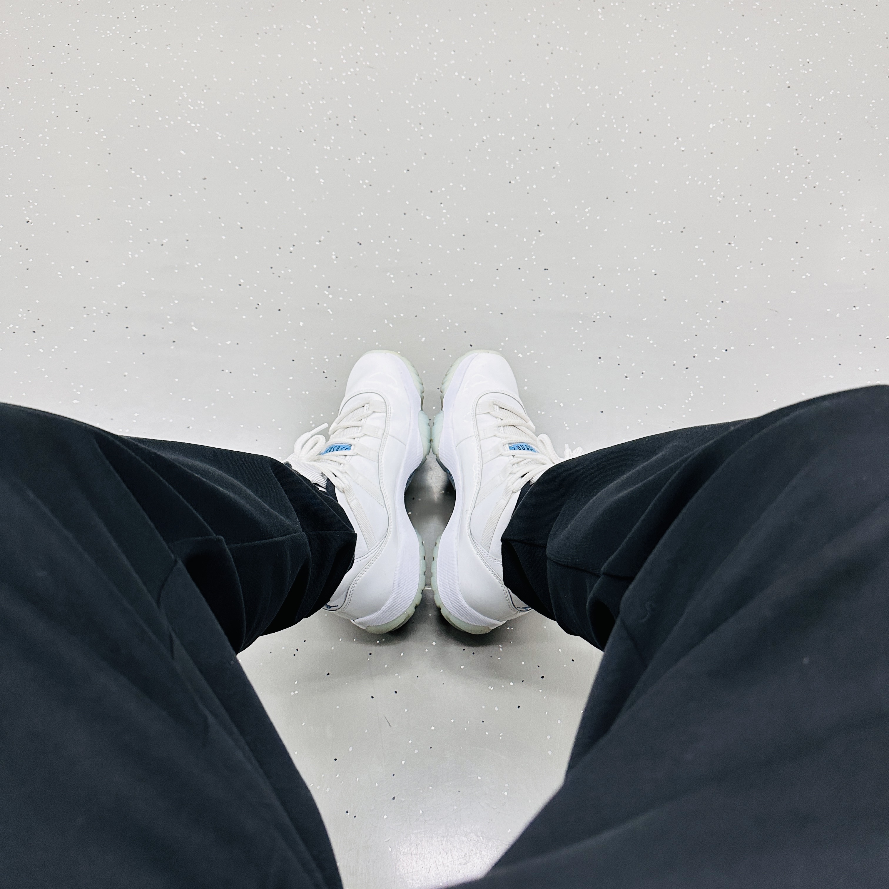 Jordan 11 Retro Low Legend Blue 착용 스타일 - 2