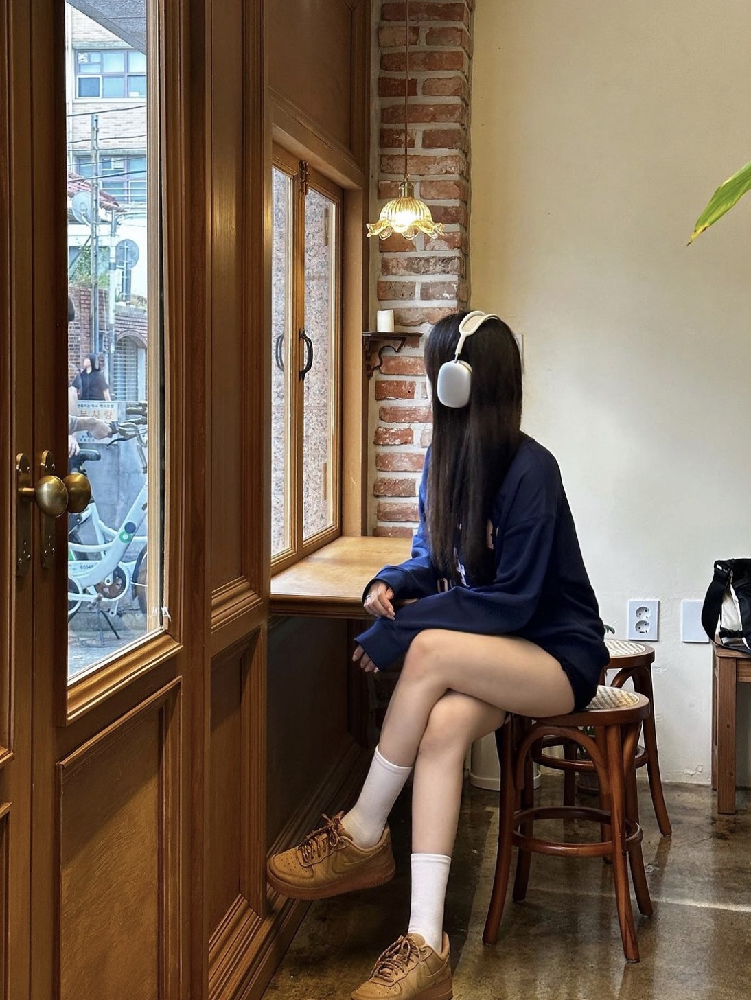 Apple AirPods Max Lightning Silver (Korean Ver.), Nike Air Force 1 '07 WB Flax 착용 스타일 - 2
