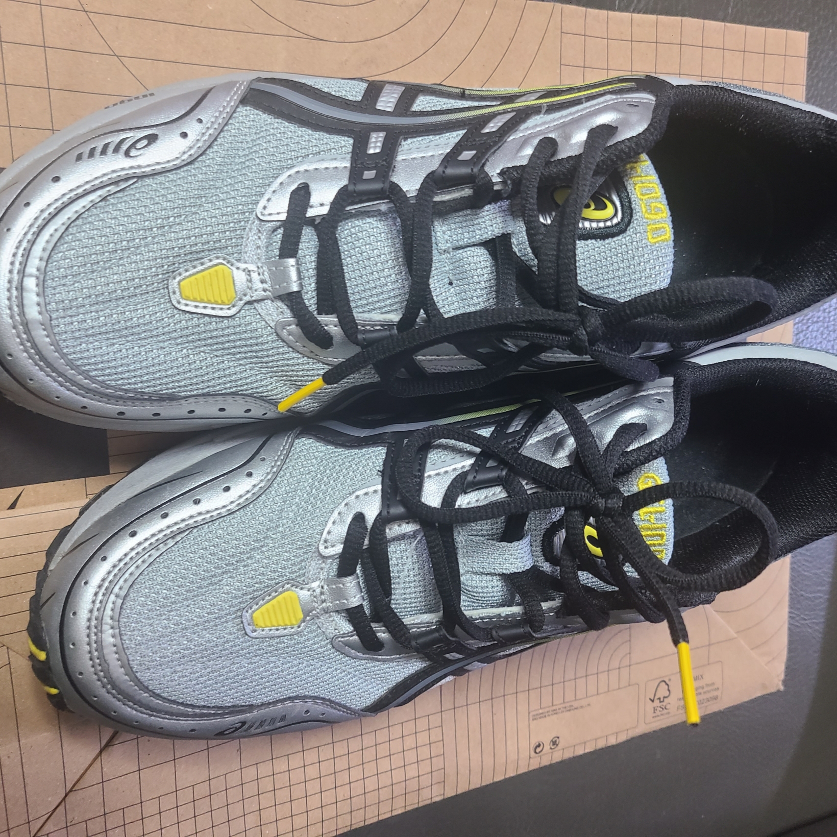 Asics Gel-1090 Mid Grey Black 착용 스타일