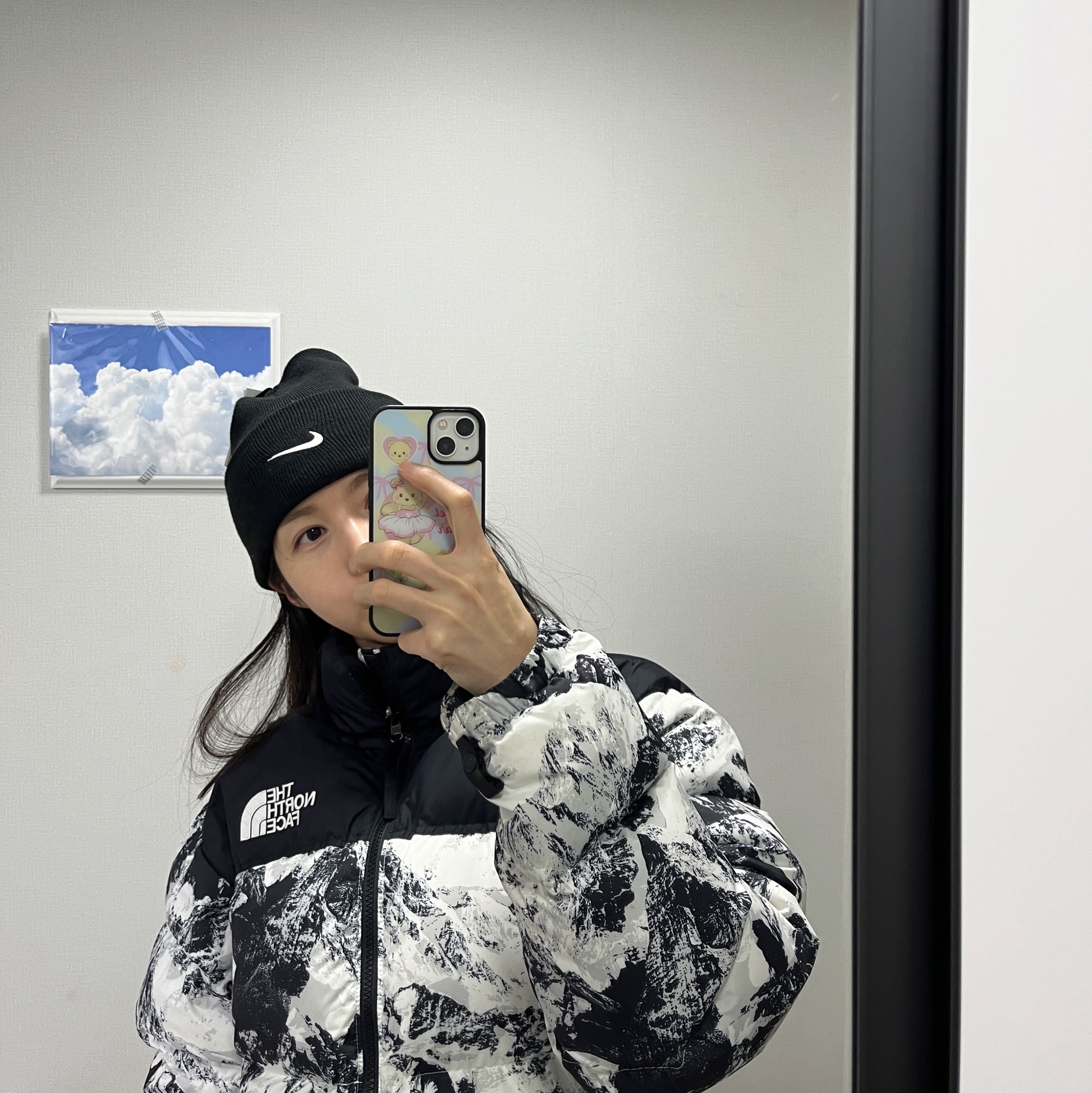 The North Face 1996 Novelty Nuptse Jacket Nutral Gray, Nike x Stussy NRG Cuffed Beanie Black 착용 스타일 - 1