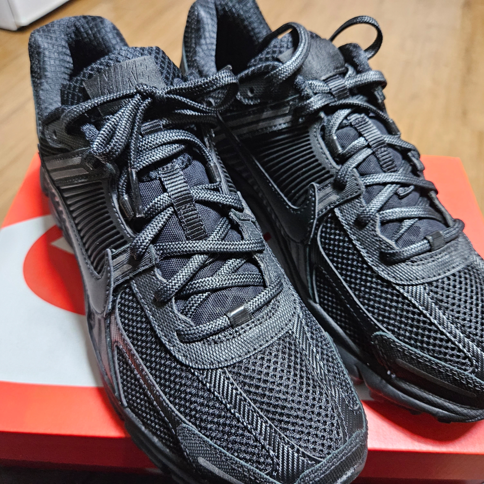 Nike Zoom Vomero 5 SP Black 착용 스타일