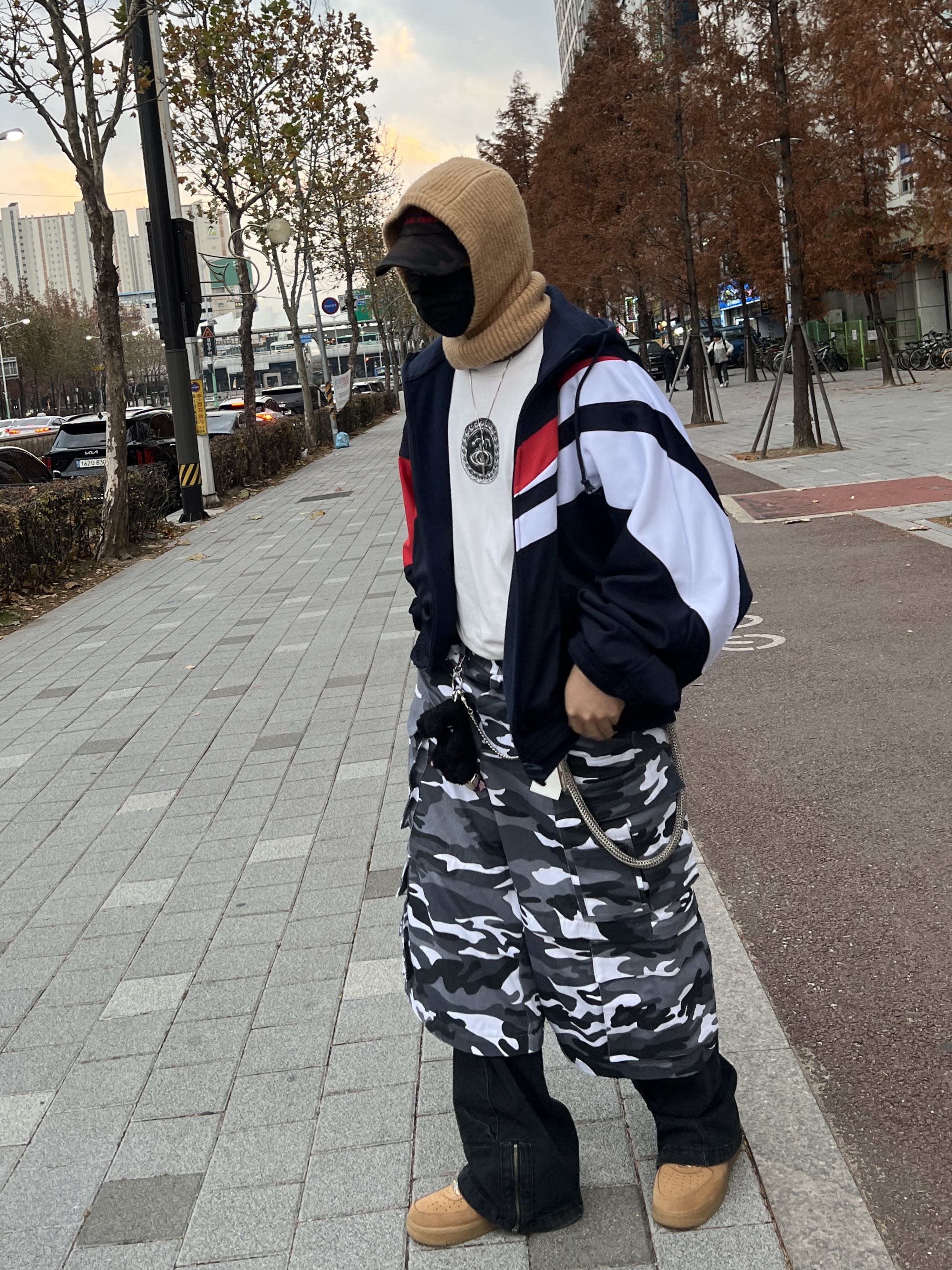 Project G/R Hybrid Hooded Track Jacket Navy, Project G/R Oversized Convertible Cargo Pants City Camo 착용 스타일 - 4