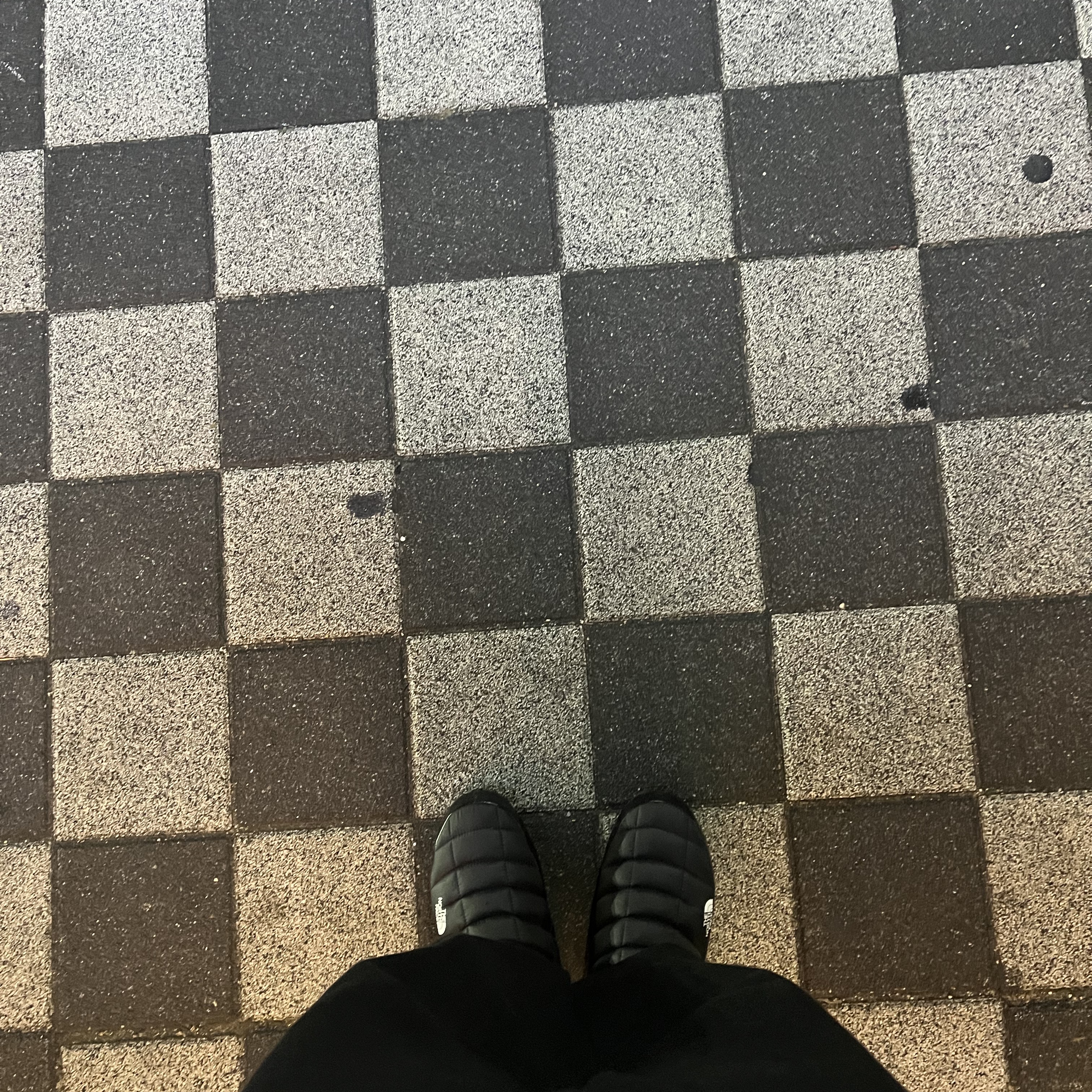 The North Face Thermoball Traction Mule V Black 착용 스타일