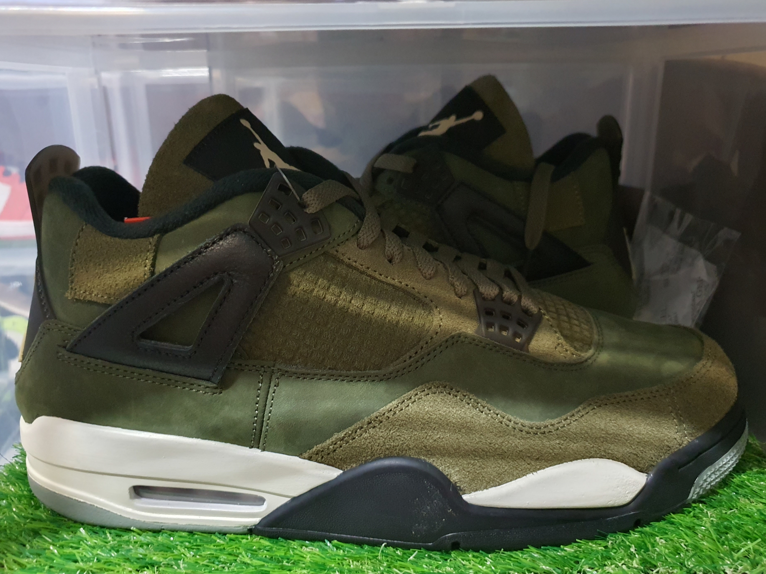 Jordan 4 Retro SE Craft Medium Olive 착용 스타일