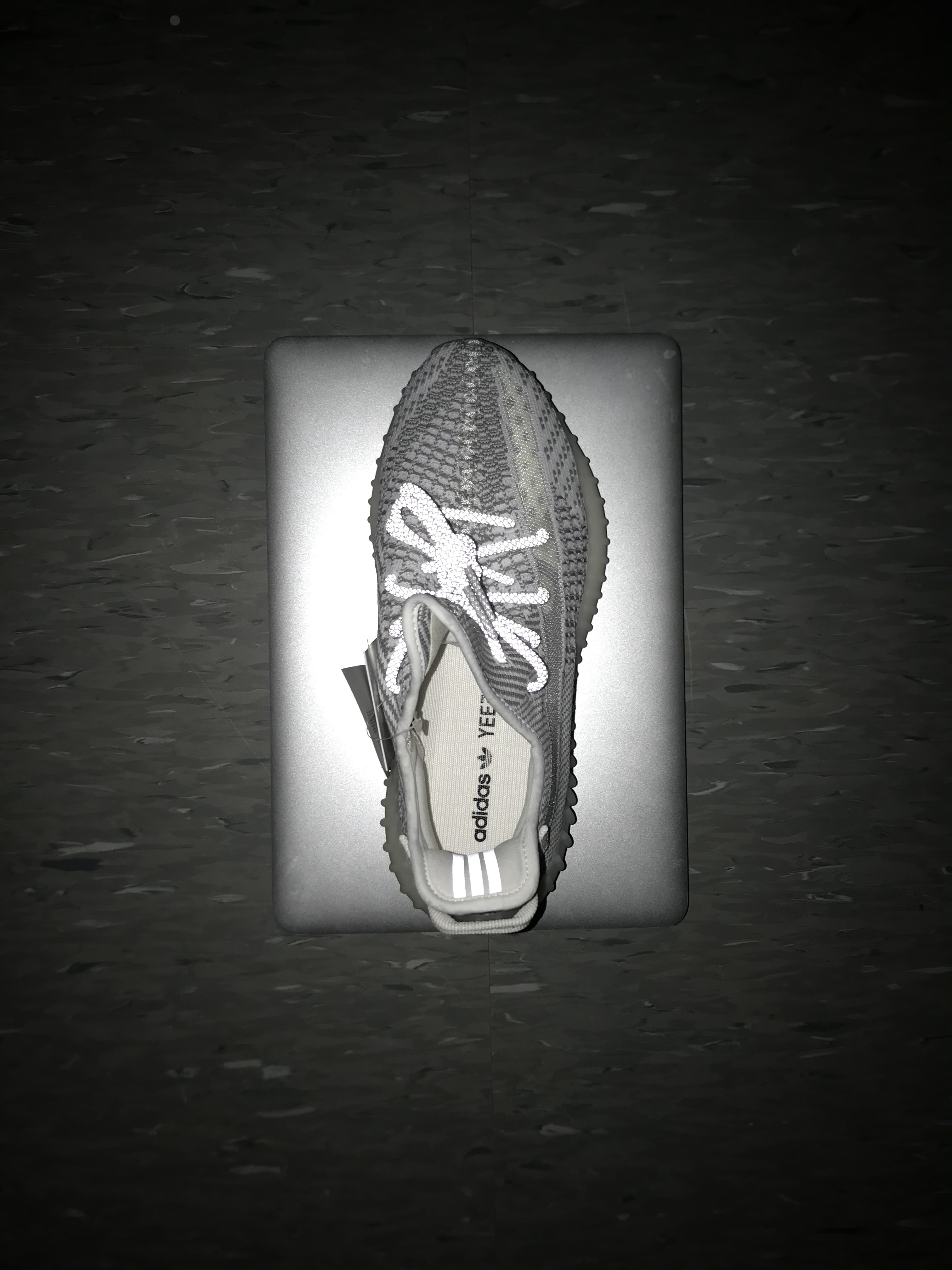 Adidas Yeezy Boost 350 V2 Static - Non-Reflective 2018 착용 스타일