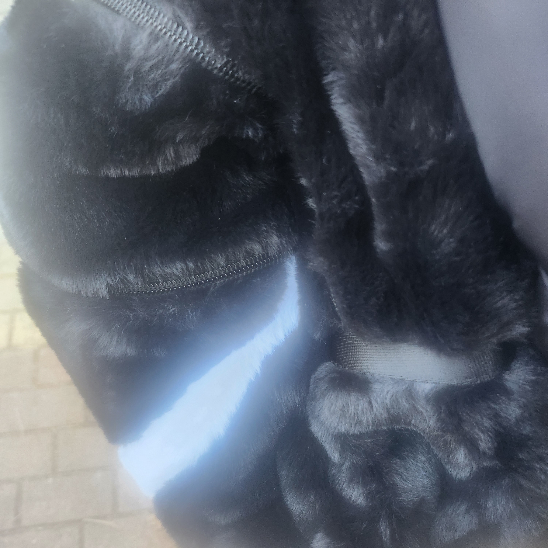 Nike NSW Futura 365 Faux Fur Mini Backpack Black White 착용 스타일