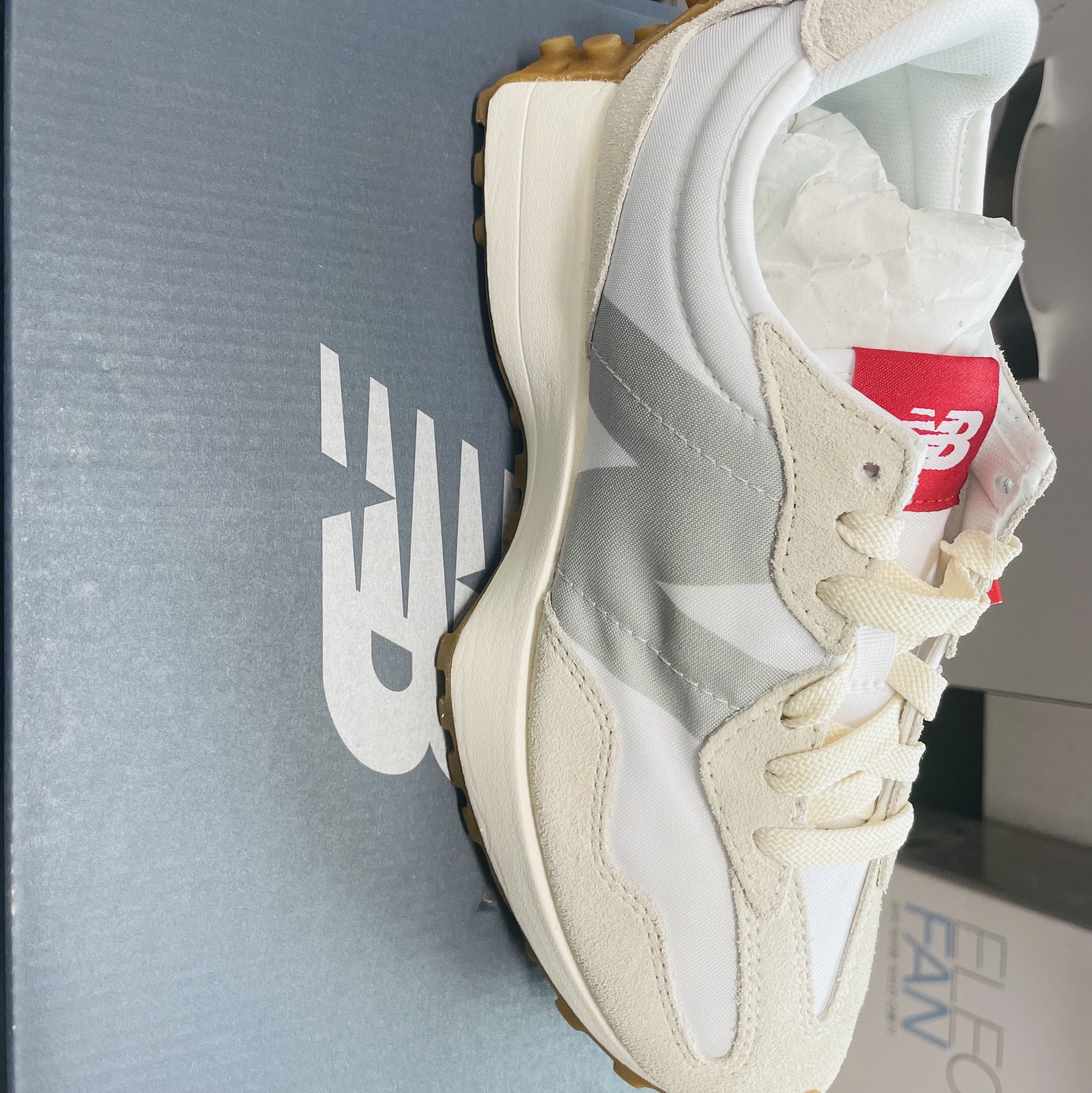 (W) New Balance 327 White Sail 착용 스타일