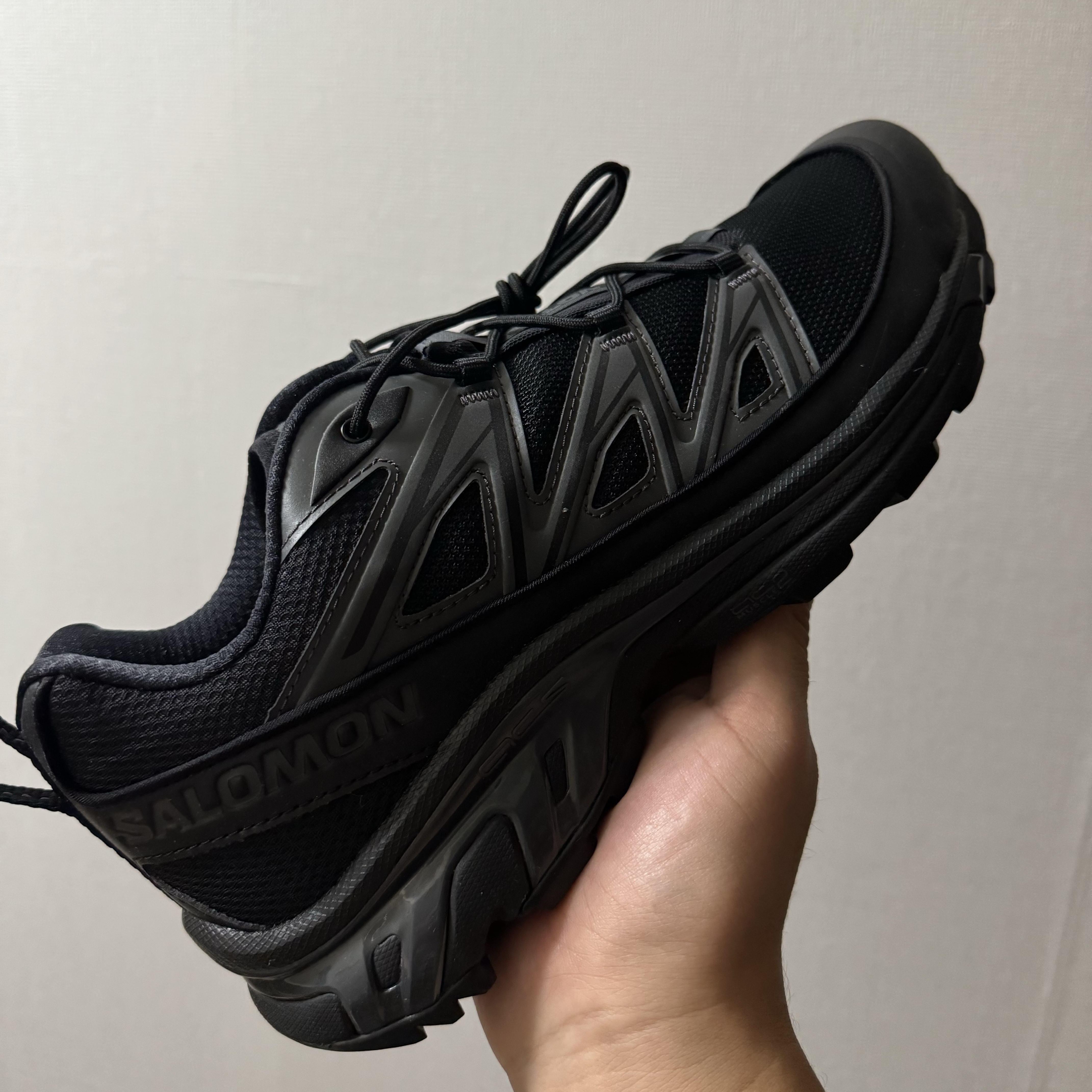 Salomon XT-6 Expanse Black Ebony 착용 스타일