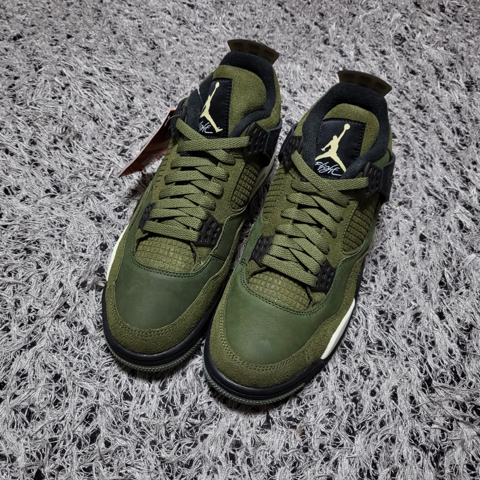 Jordan 4 Retro SE Craft Medium Olive 착용 스타일