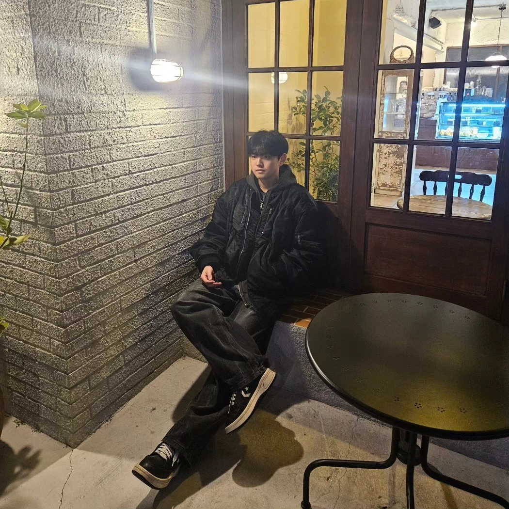 OMO Larva Shirring Bomber Jacket Black, Converse x Drkshdw Turbowpn Black Cream 착용 스타일 - 3