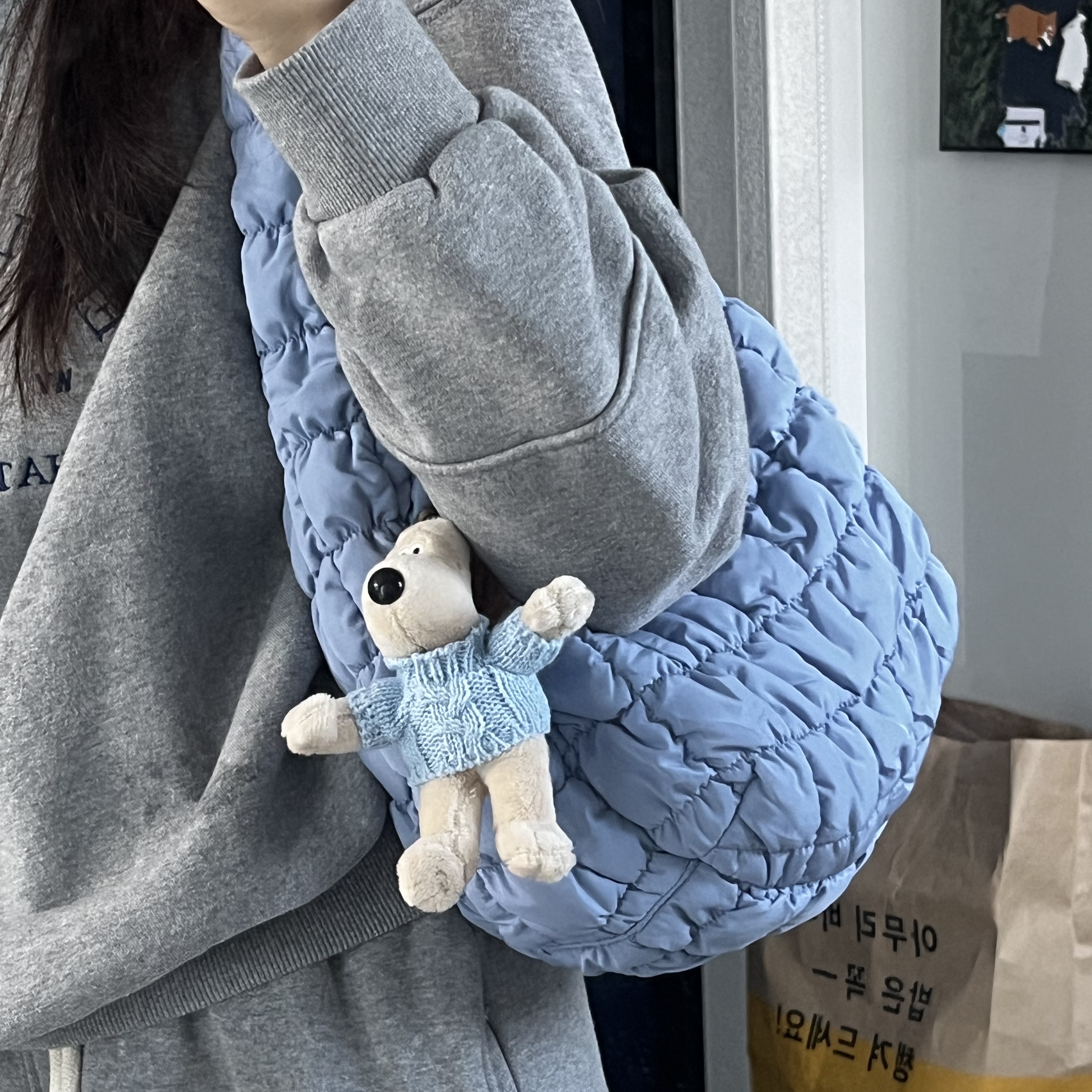COS Quilted Mini Bag Light Blue 착용 스타일