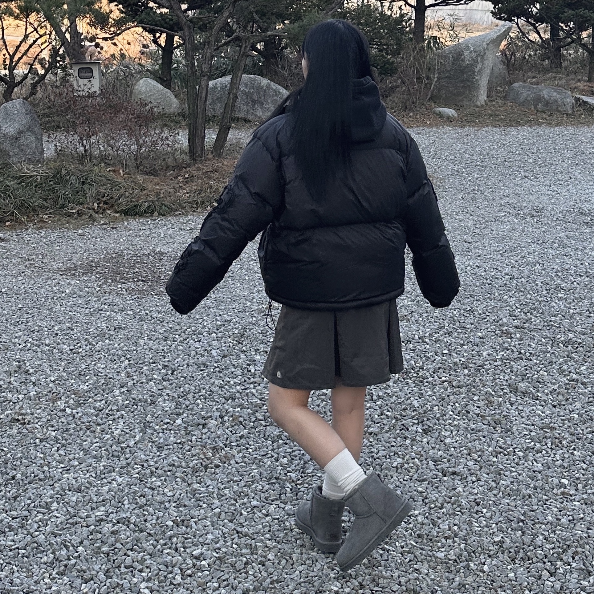 (W) UGG Classic Mini II Boots Grey 착용 스타일 - 3