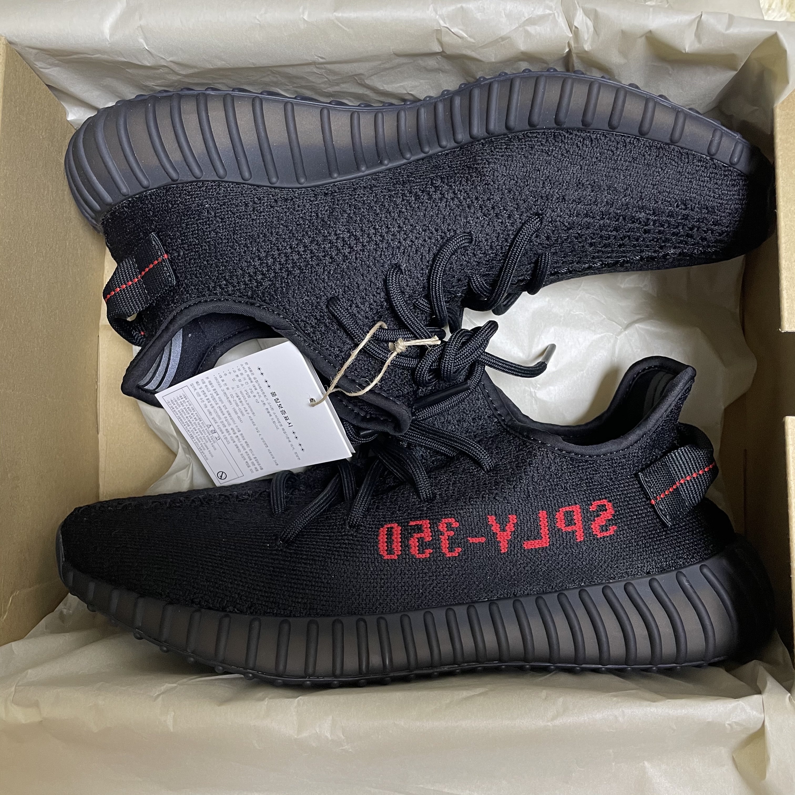 Adidas Yeezy Boost 350 V2 Black Red 2020 착용 스타일