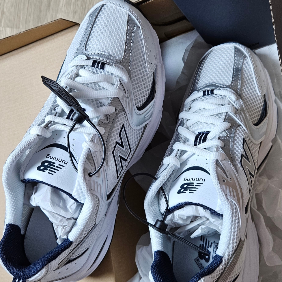 New Balance 530 White 착용 스타일