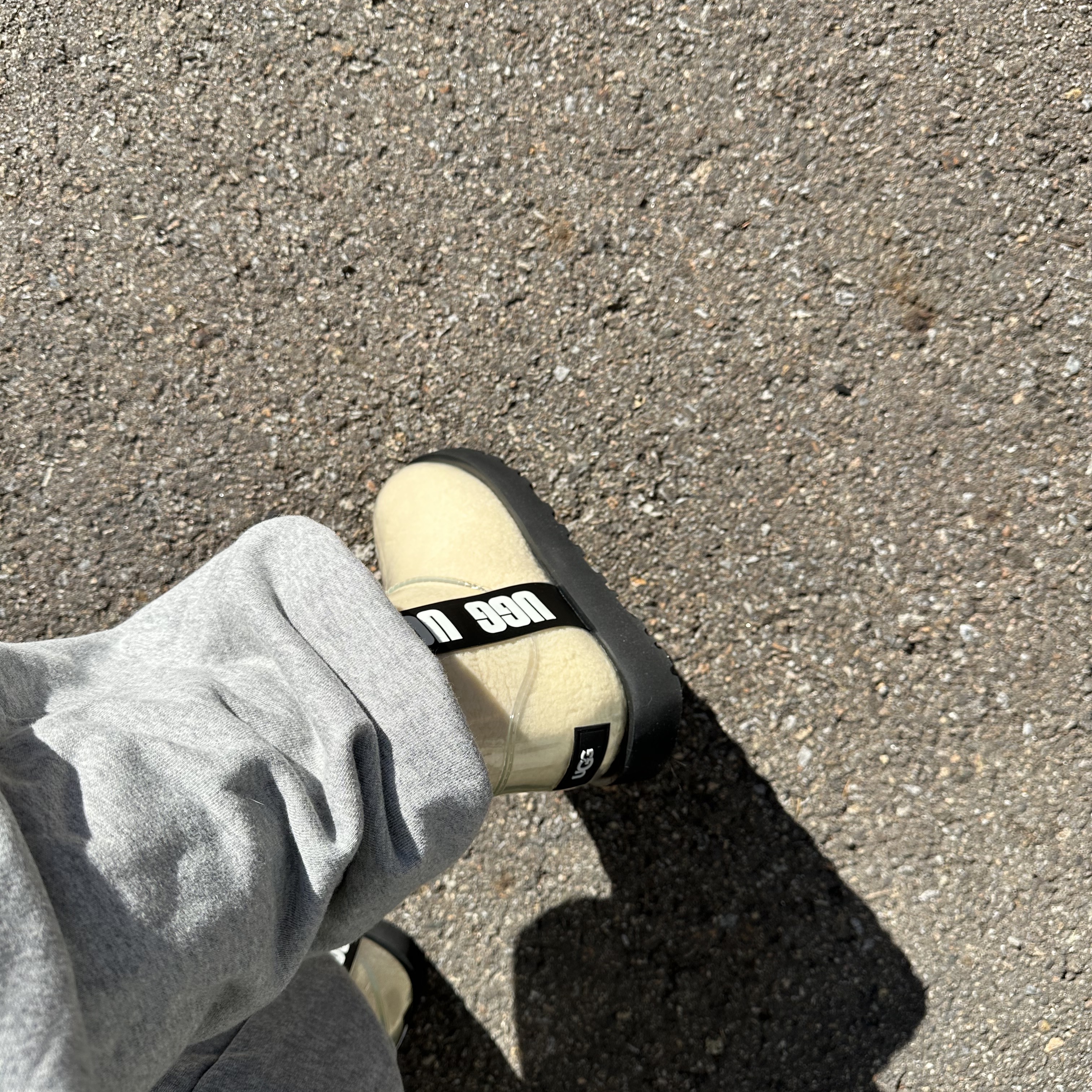 (W) UGG Classic Clear Mini Boots Natural Black 착용 스타일