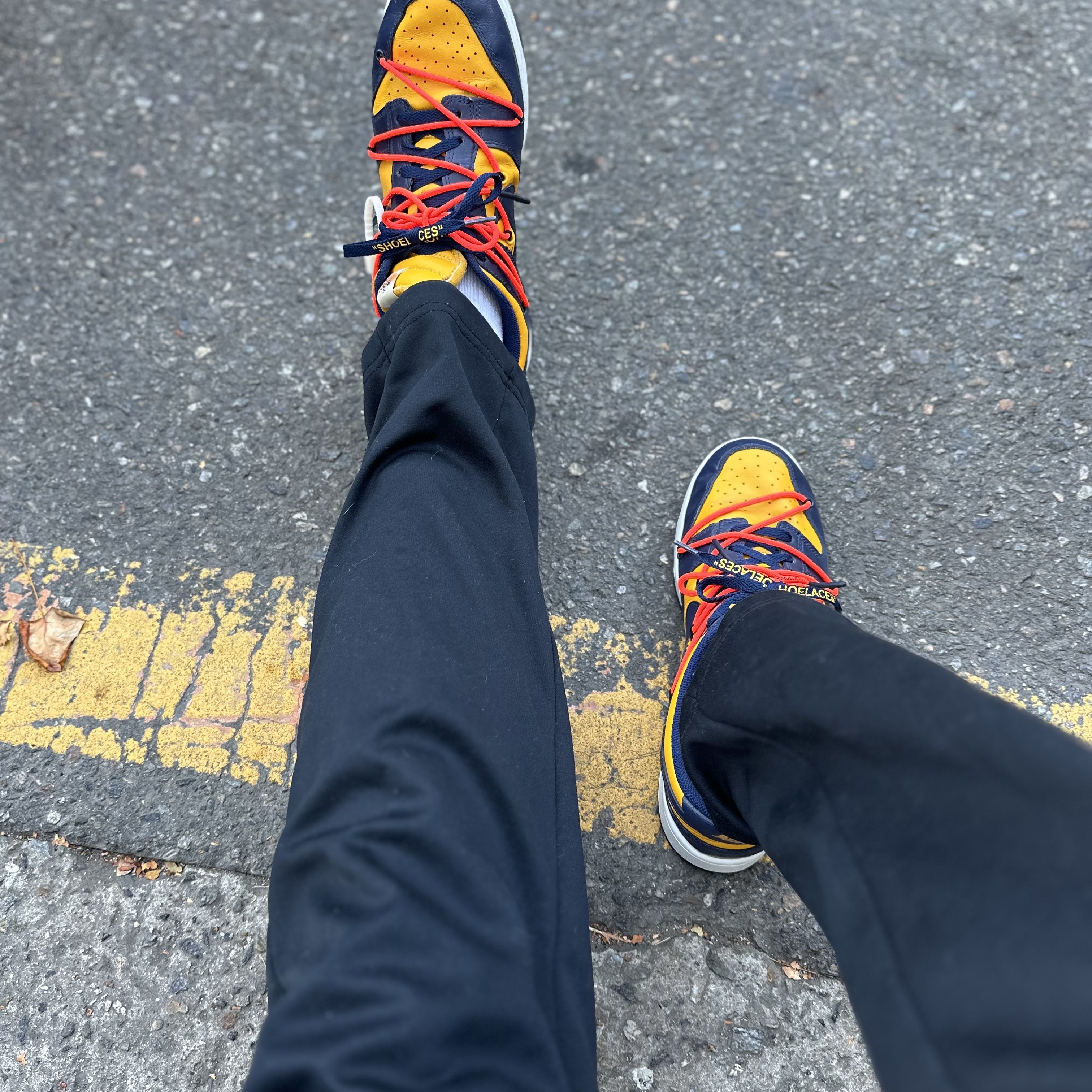 Nike x Off-White Dunk Low University Gold Midnight Navy 착용 스타일 - 1
