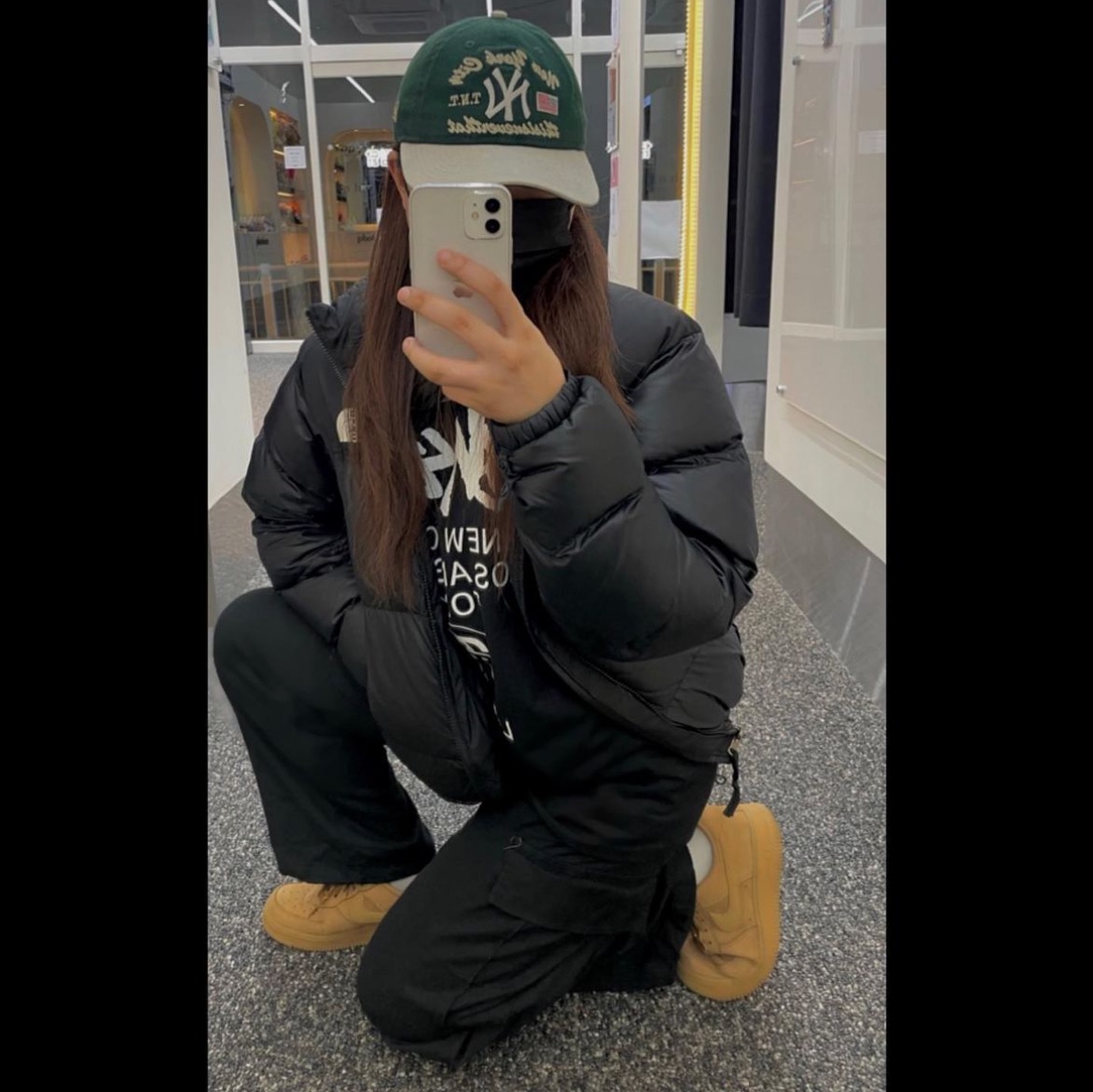 Nike Air Force 1 '07 WB Flax, Stussy World Tour LS T-Shirt Black 2023 착용 스타일