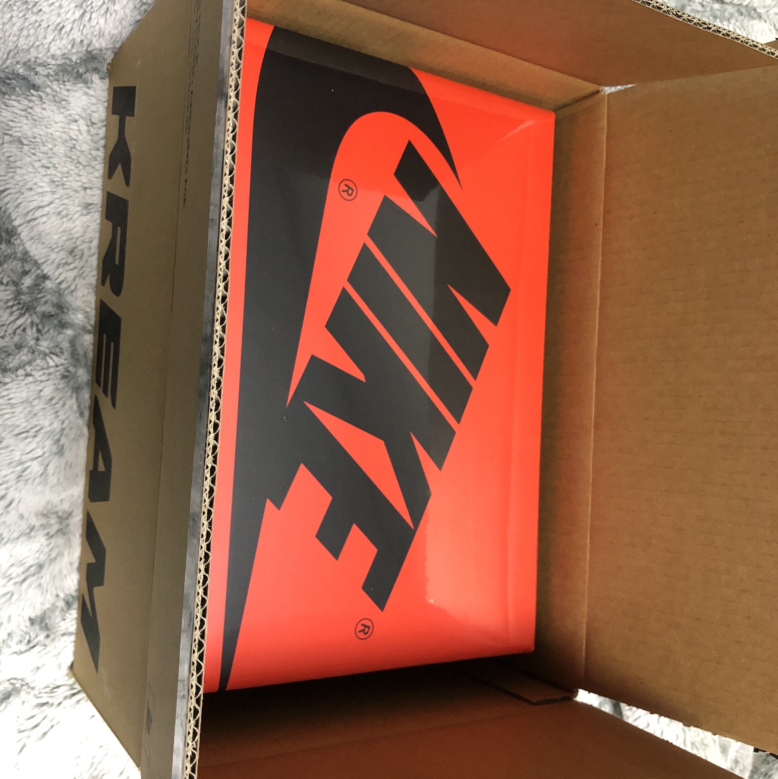 (W) Jordan 1 Retro High OG Satin Bred 착용 스타일 - 5