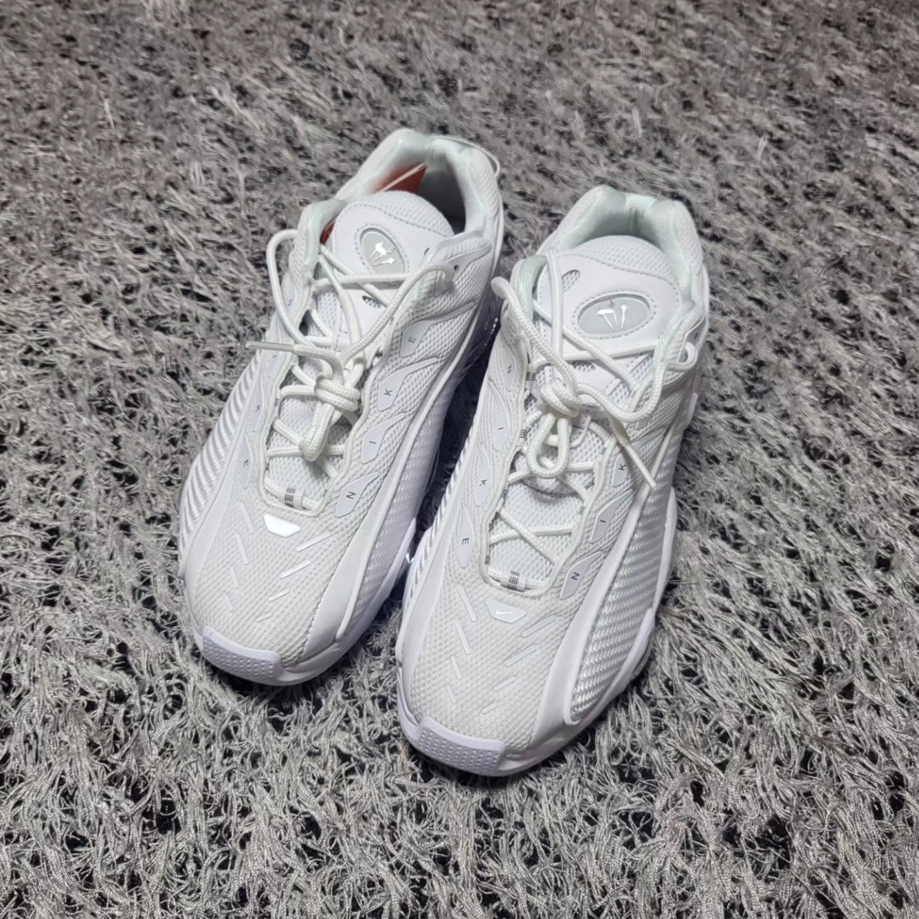 Nike x Drake Nocta Glide Triple White 착용 스타일