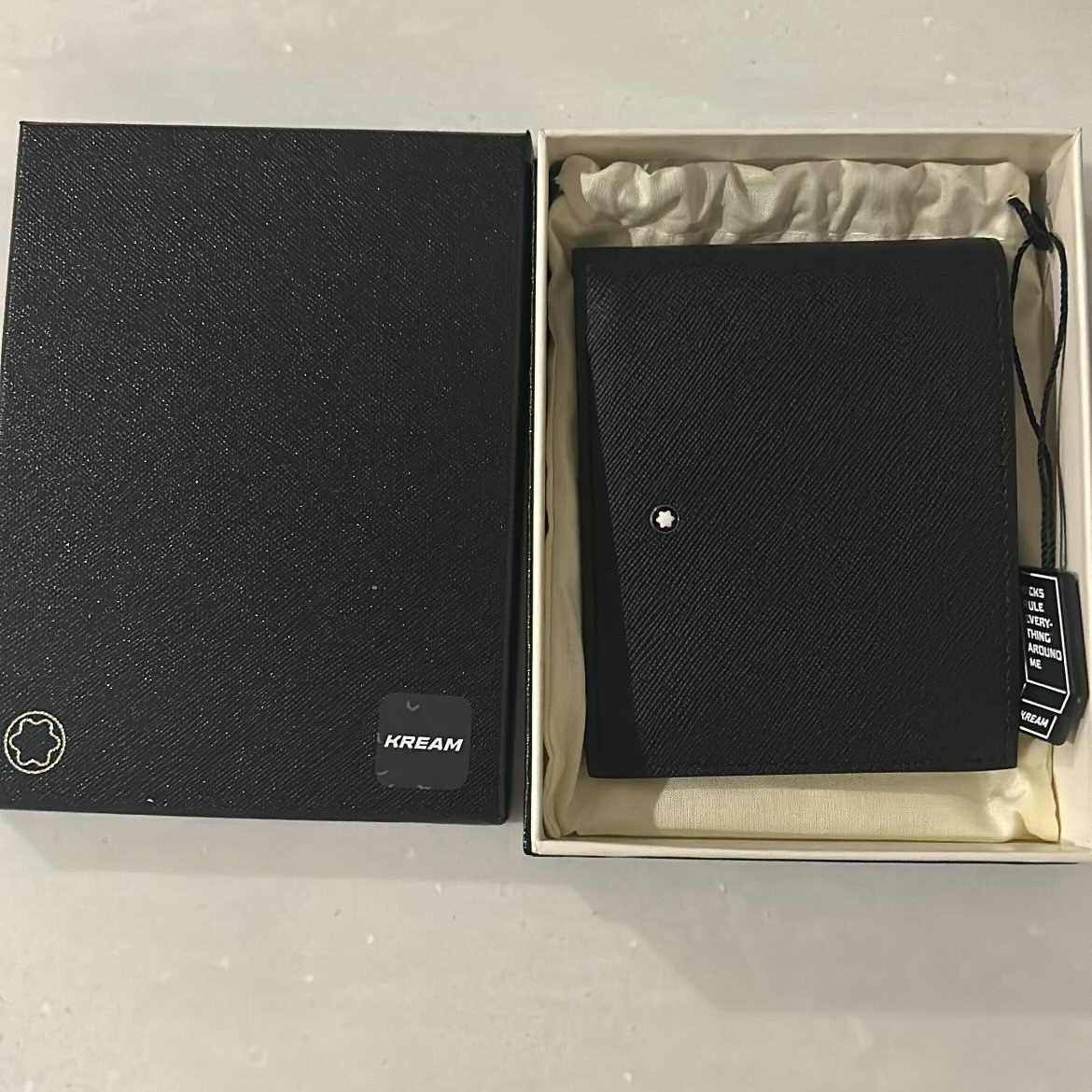 Montblanc Sartorial 6cc Wallet Black 착용 스타일