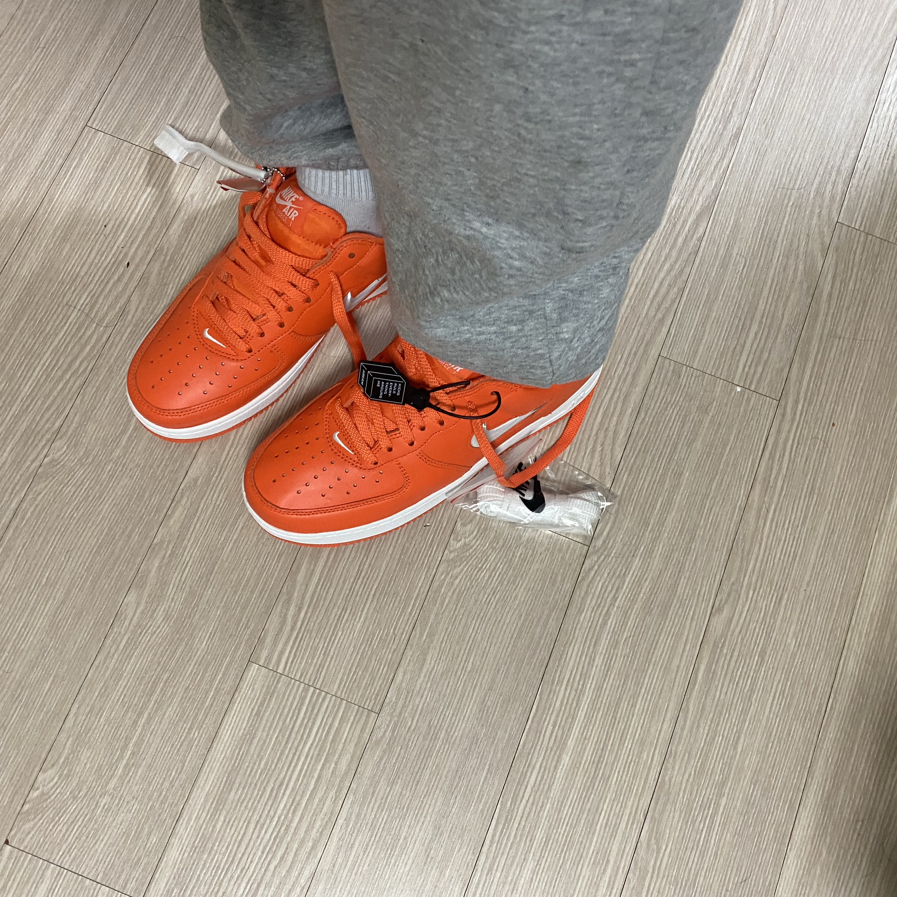Nike Air Force 1 Low Retro Color of The Month Safety Orange 착용 스타일