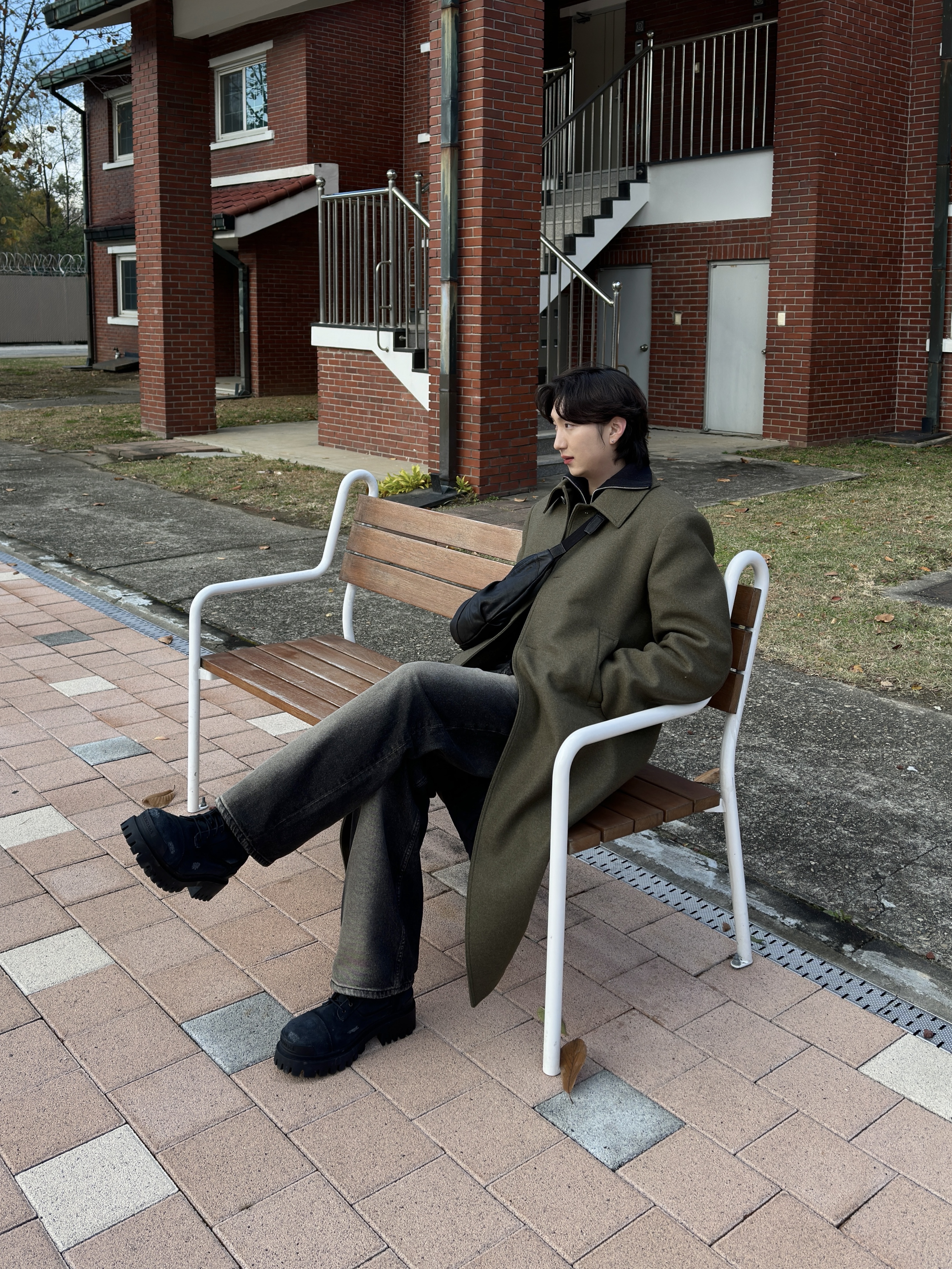 Balenciaga Combat Strike 20mm Boots Black, Polyteru Calf Bag Black Lambskin 착용 스타일 - 1