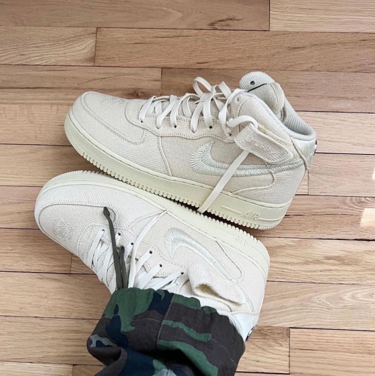 Nike x Stussy Air Force 1 '07 Mid SP Fossil 착용 스타일 - 1