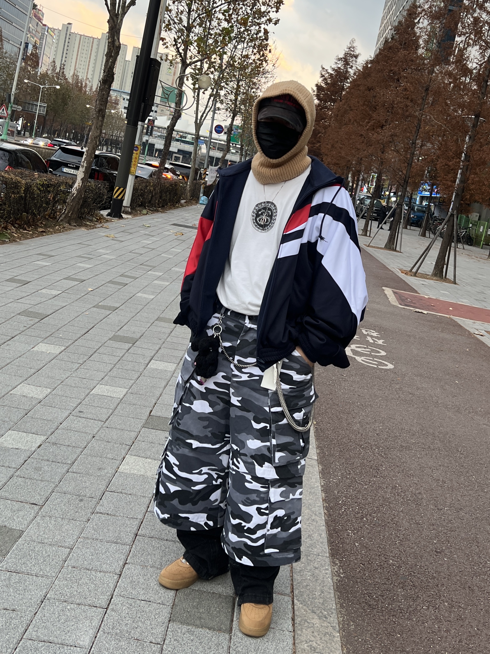 Project G/R Hybrid Hooded Track Jacket Navy, Project G/R Oversized Convertible Cargo Pants City Camo 착용 스타일 - 2