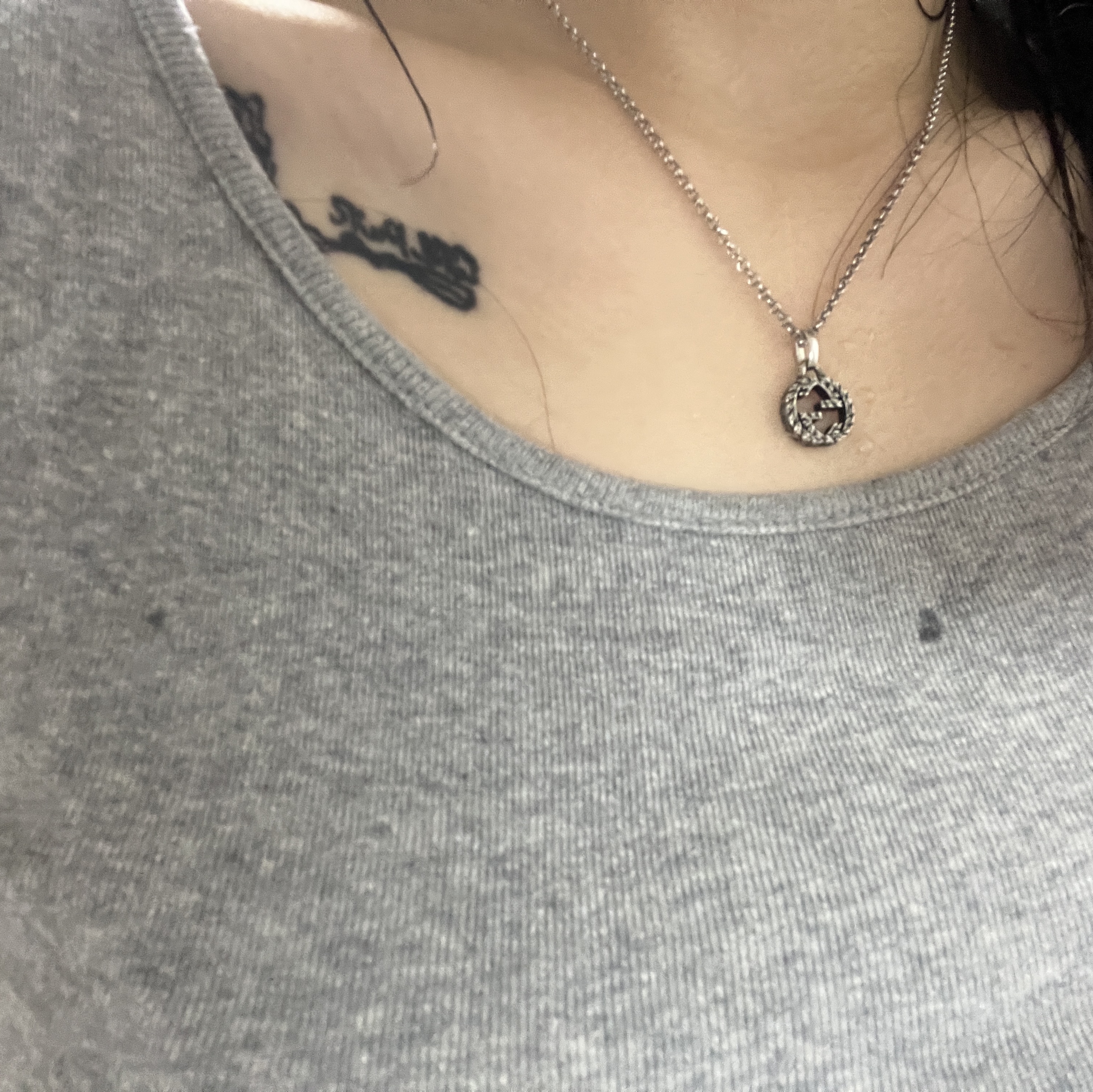 Gucci Interlocking G Pendant Necklace Silver 착용 스타일 - 2