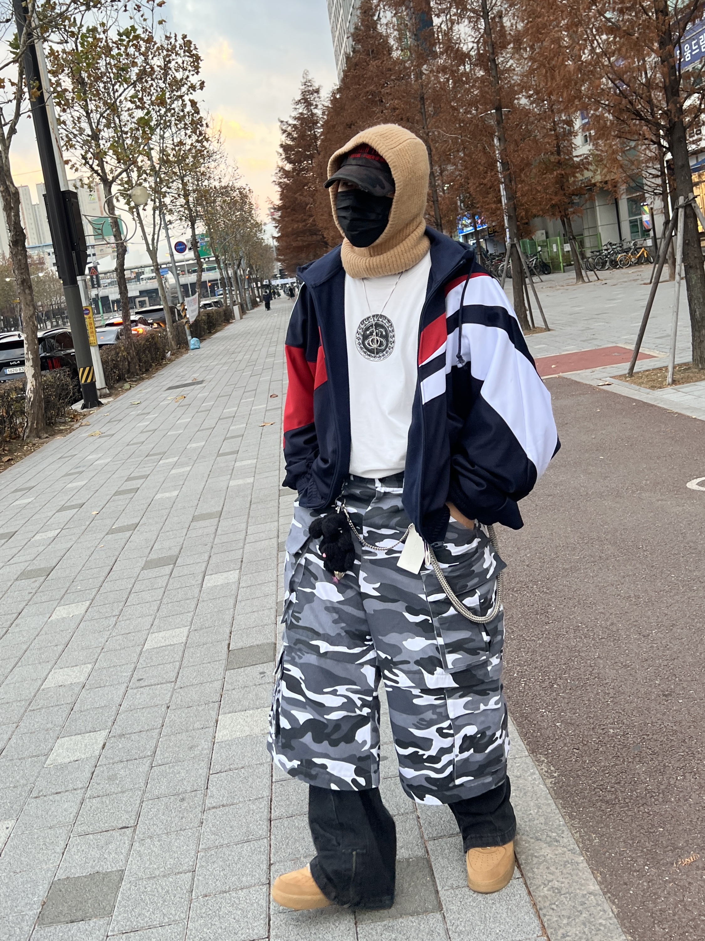 Project G/R Hybrid Hooded Track Jacket Navy, Project G/R Oversized Convertible Cargo Pants City Camo 착용 스타일 - 3