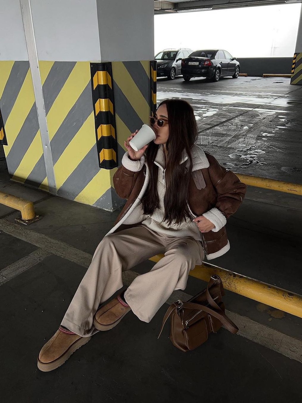 (W) UGG Tazz Slipper Chestnut, (W) UGG Classic Ultra Mini Platform Boots Chestnut 착용 스타일 - 2
