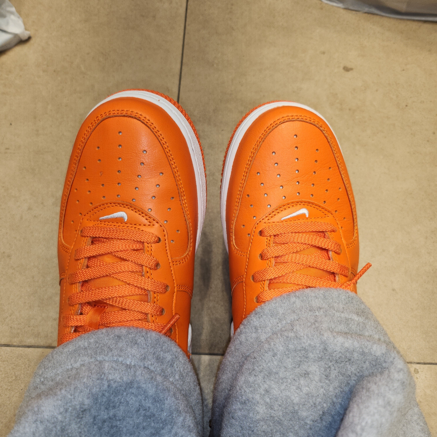 Nike Air Force 1 Low Retro Color of The Month Safety Orange 착용 스타일