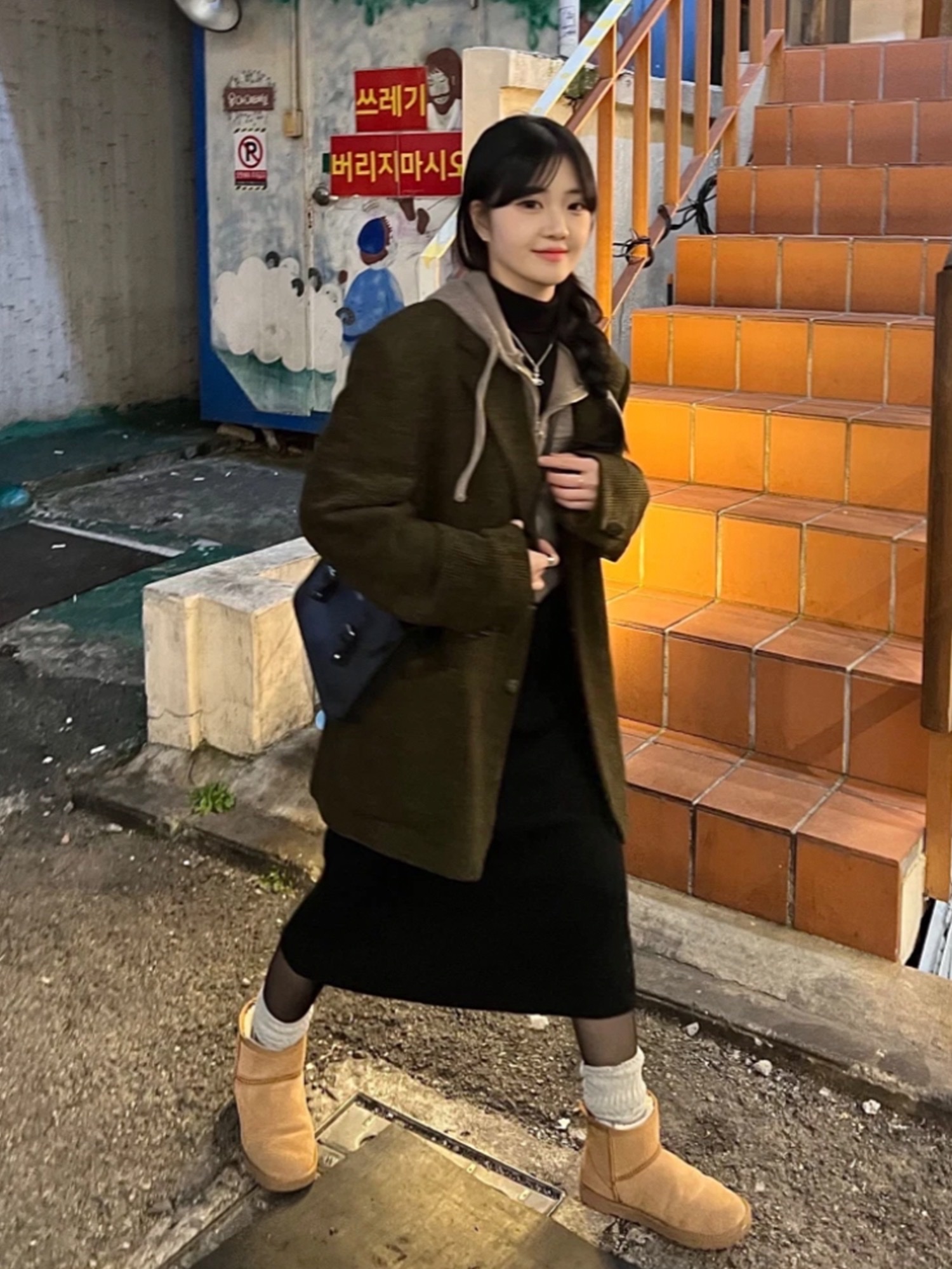 (W) UGG Classic Mini II Boots Chestnut, Converse x Moncler x Fragment Chuck 70 Ox Fraylor III Black 착용 스타일 - 4