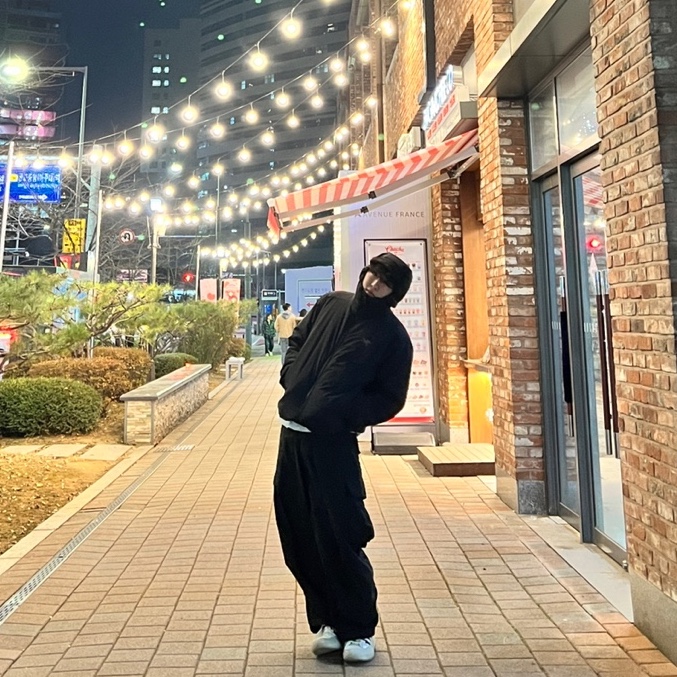 Arc'teryx Atom Heavyweight Hoody Black, Y-3 GR.1P White Black 착용 스타일 - 2