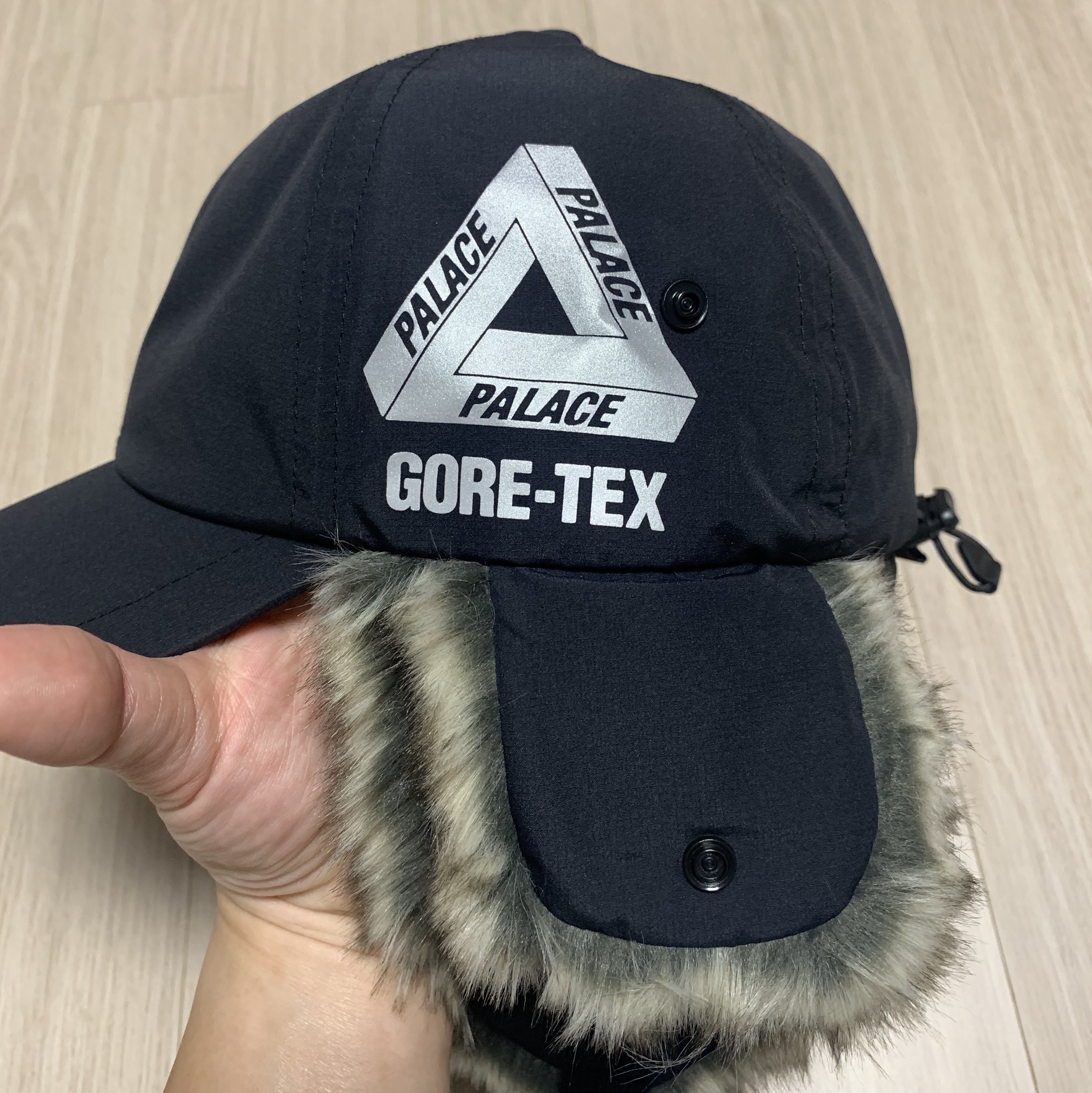Palace Gore-Tex Dog Ear 6-Panel Black - 23FW 착용 스타일 - 2