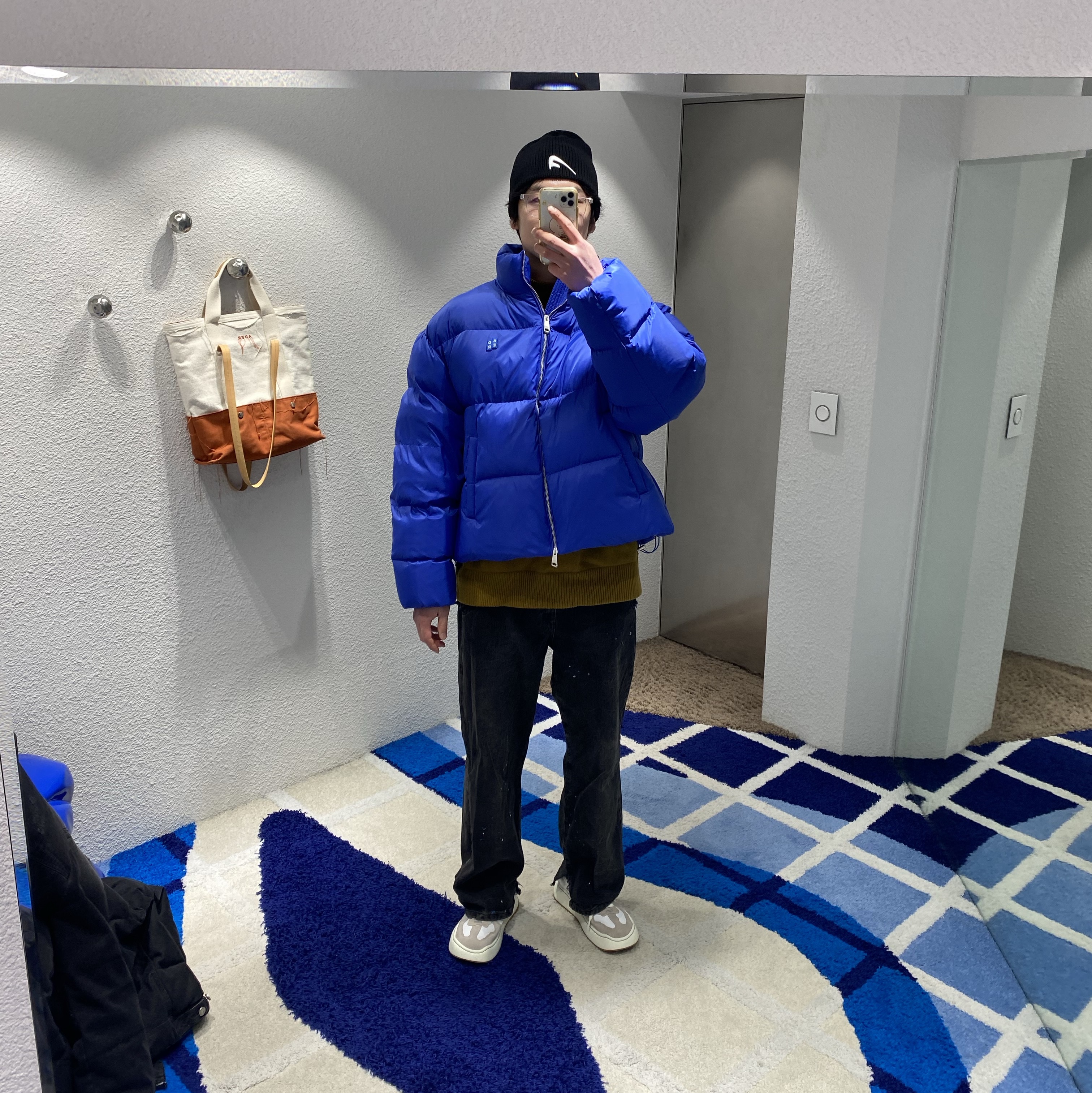 Ader Error Sig; TRS/BL Tag Puffer Jacket 01 Noir, Ader Error Sig; TRS Tag Puffer Jacket 01 Z-Blue 착용 스타일 - 6