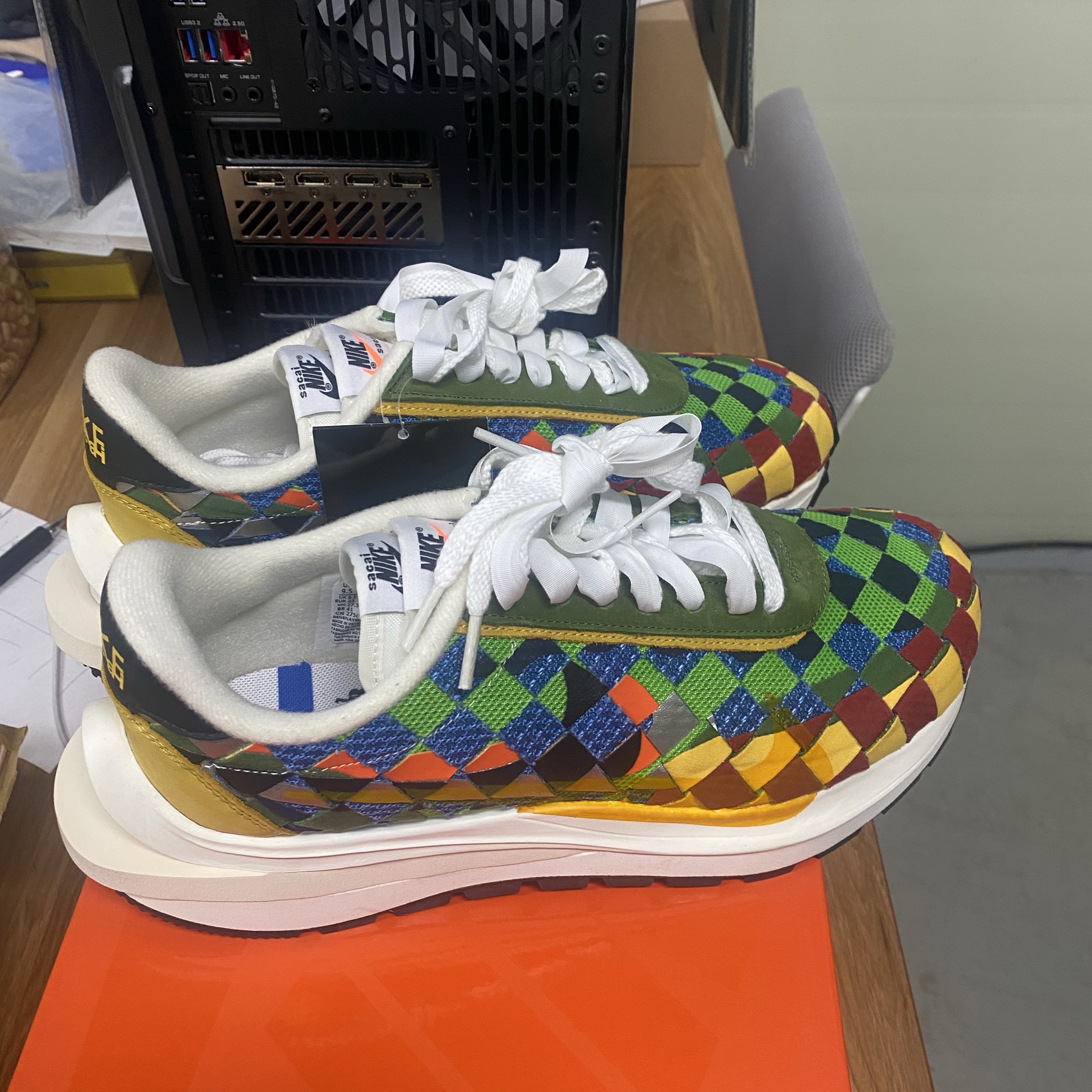 Nike x Sacai x Jean Paul Gaultier LDVaporWaffle Mix Low Green Gusto Safety Orange 착용 스타일 - 3