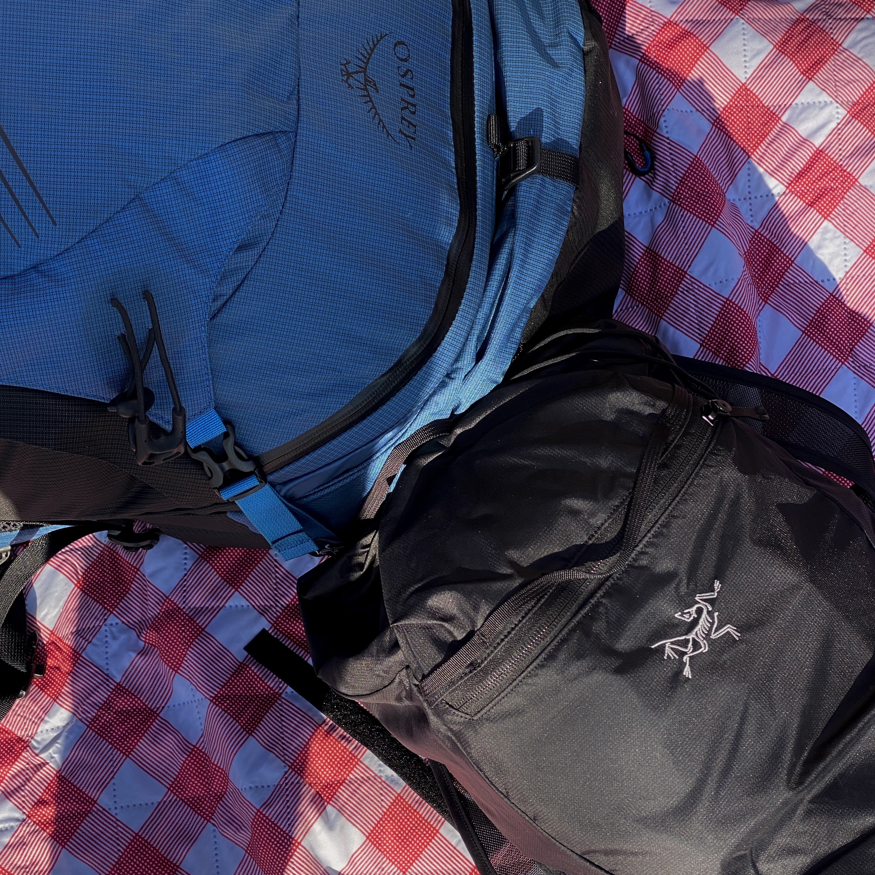 Arc'teryx Heliad 10 Backpack Black, Arc'teryx Norvan Cap Phenom 착용 스타일 - 5