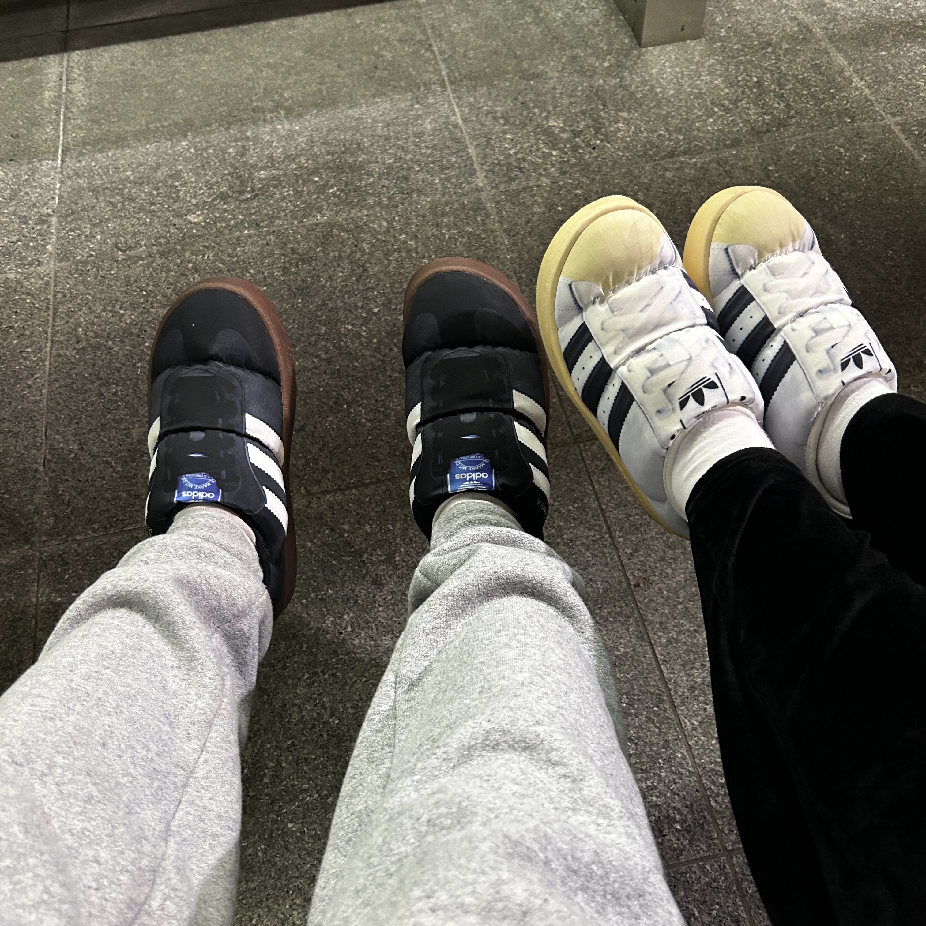 Adidas Puffylette Samba Core Black, Adidas Puffylette Superstar Cloud White 착용 스타일