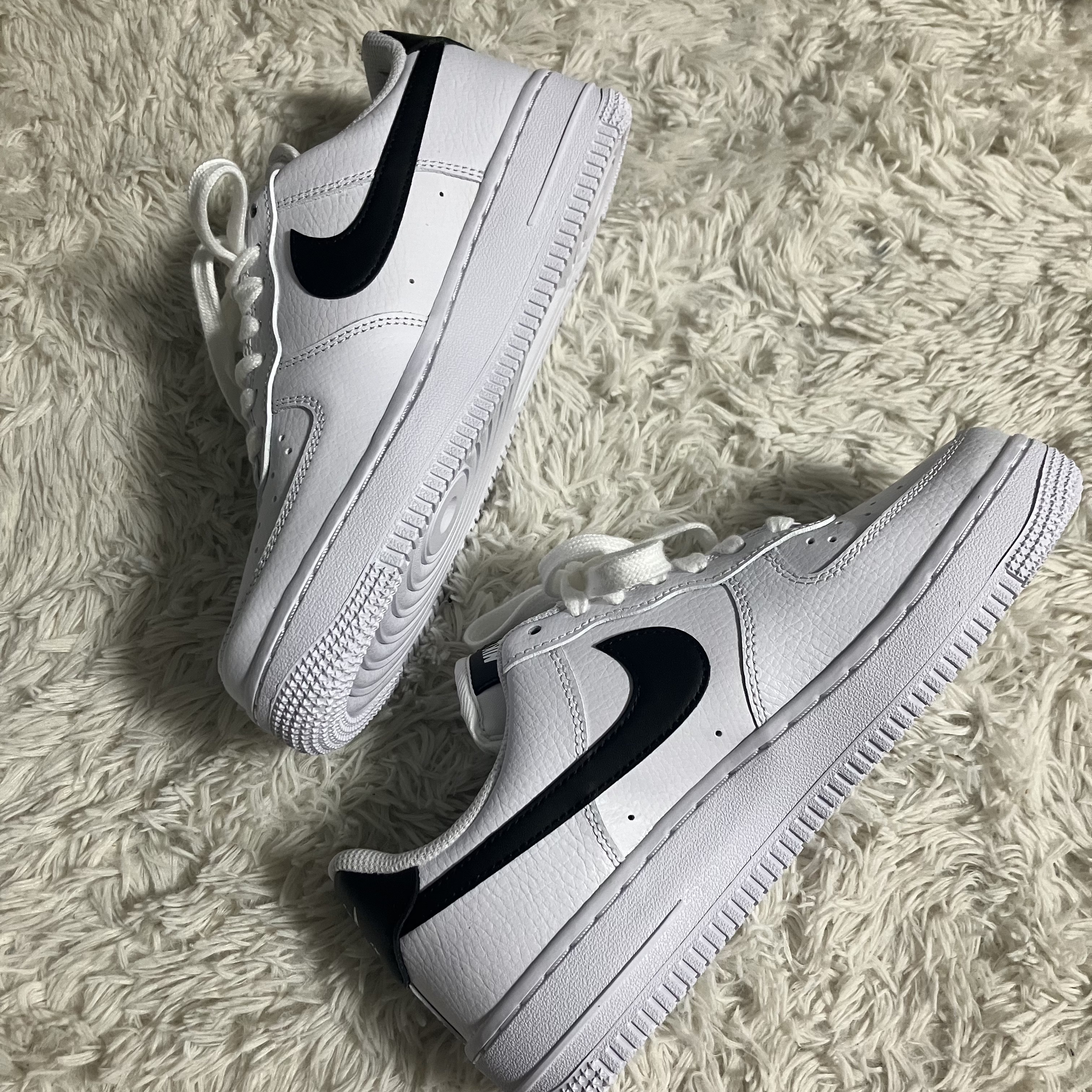 (W) Nike Air Force 1 '07 White Black 착용 스타일