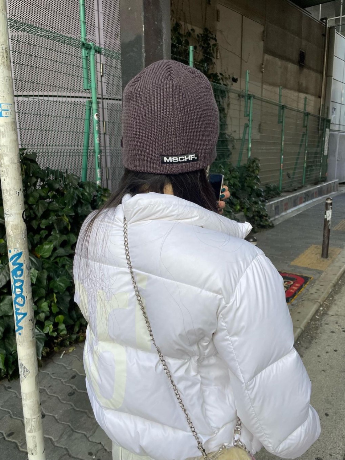 [KREAM 단독] Safarispot Women 1/2 Basic Safari Down Jacket White 착용 스타일 - 1