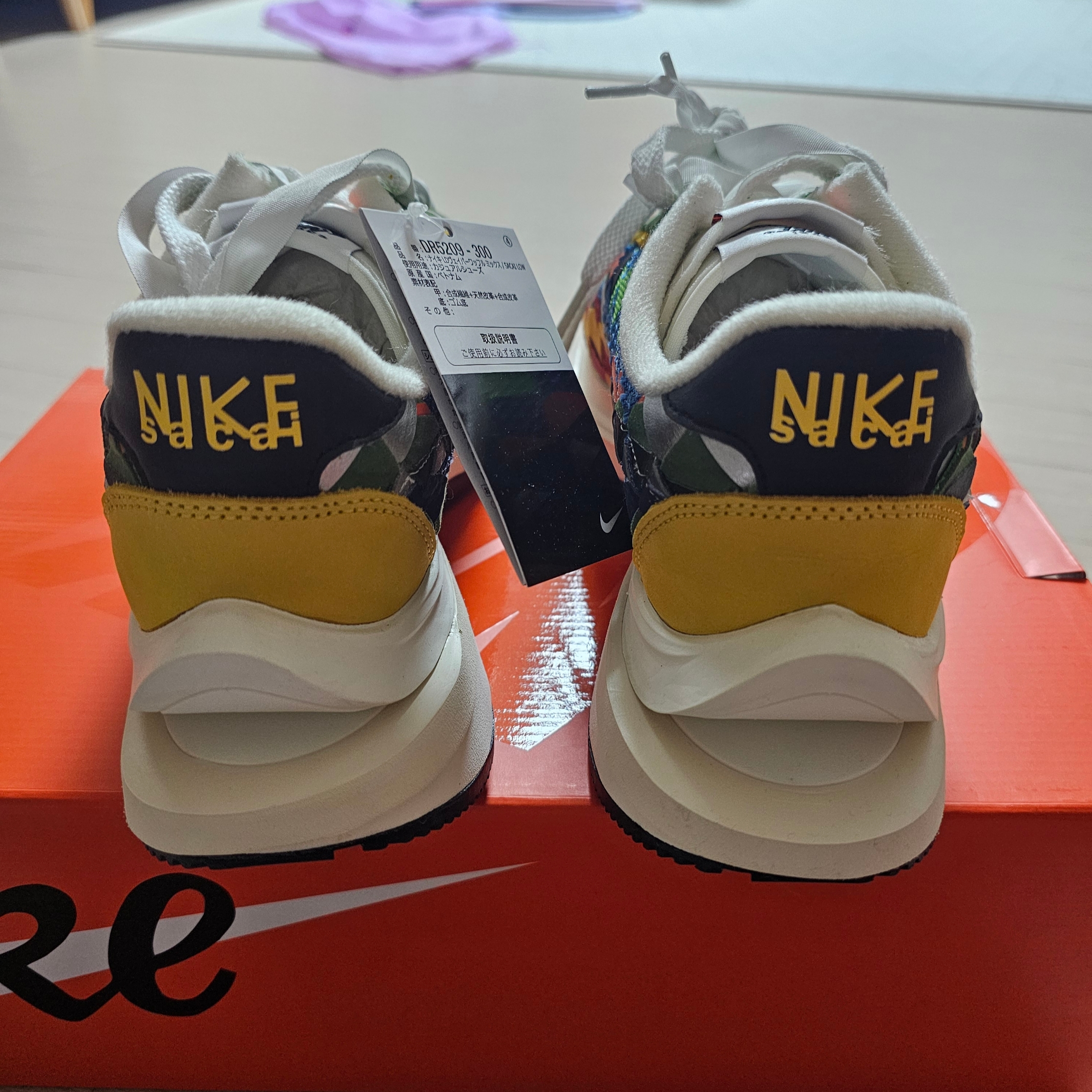 Nike x Sacai x Jean Paul Gaultier LDVaporWaffle Mix Low Green Gusto Safety Orange 착용 스타일 - 4