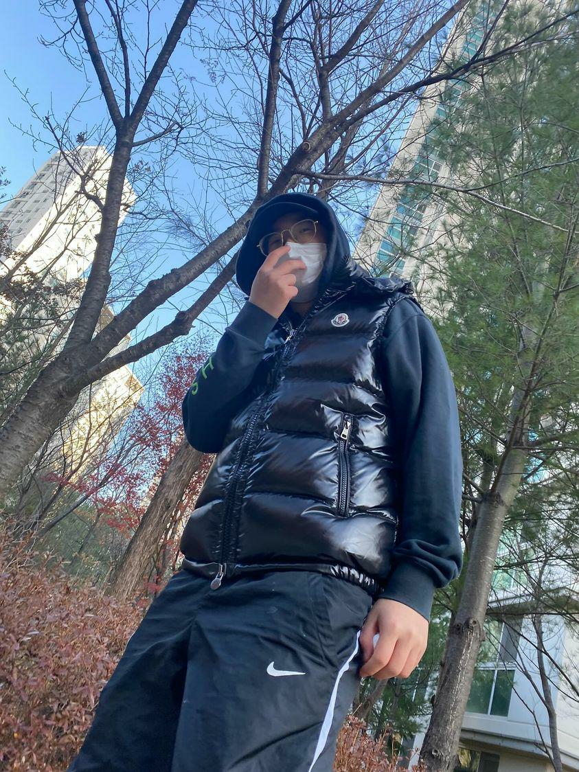 Moncler Bormes Down Vest Black - 23FW, Nike Air Force 1 '07 Low White 착용 스타일 - 2