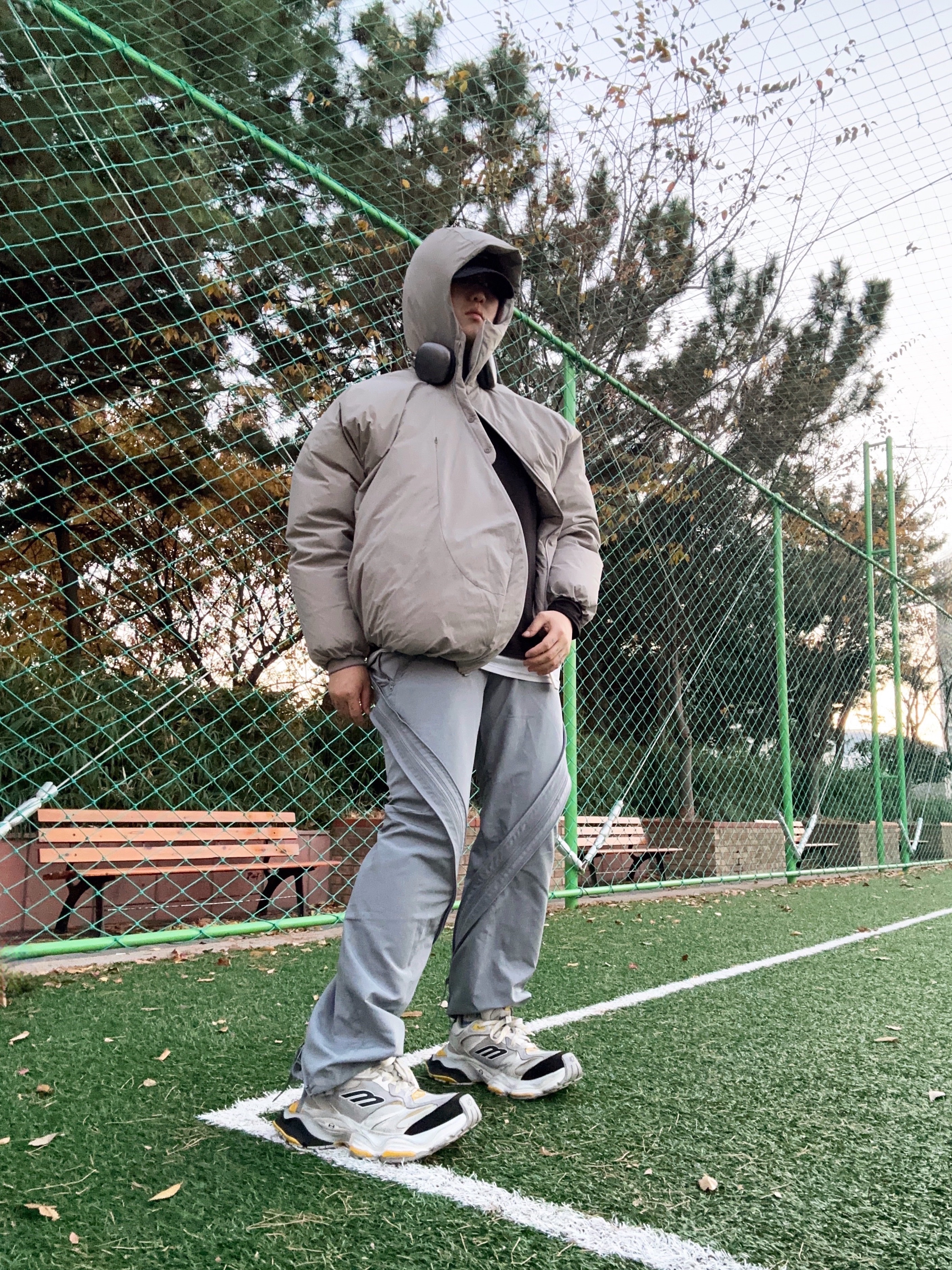 Apple AirPods Max Lightning Space Gray (Korean Ver.), Balenciaga Cargo Sneakers Grey Black Yellow 착용 스타일 - 1